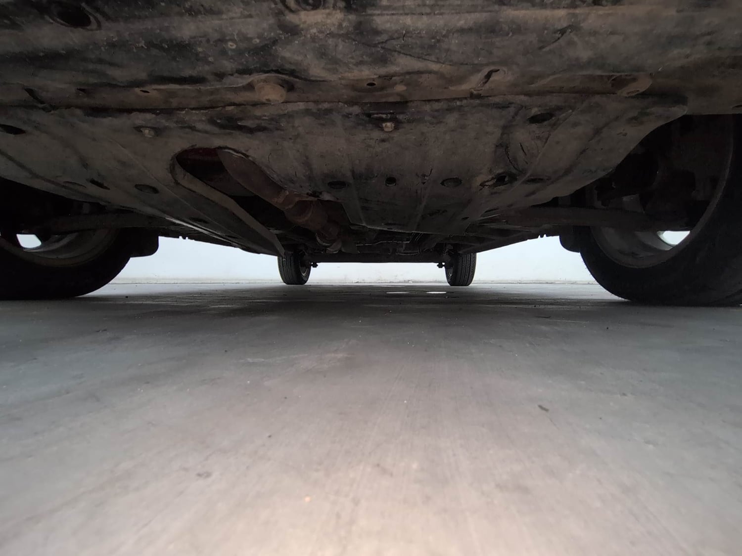 Used 2017 Mahindra KUV100 K8 6 STR Petrol Manual extra FRONT LEFT UNDERBODY VIEW