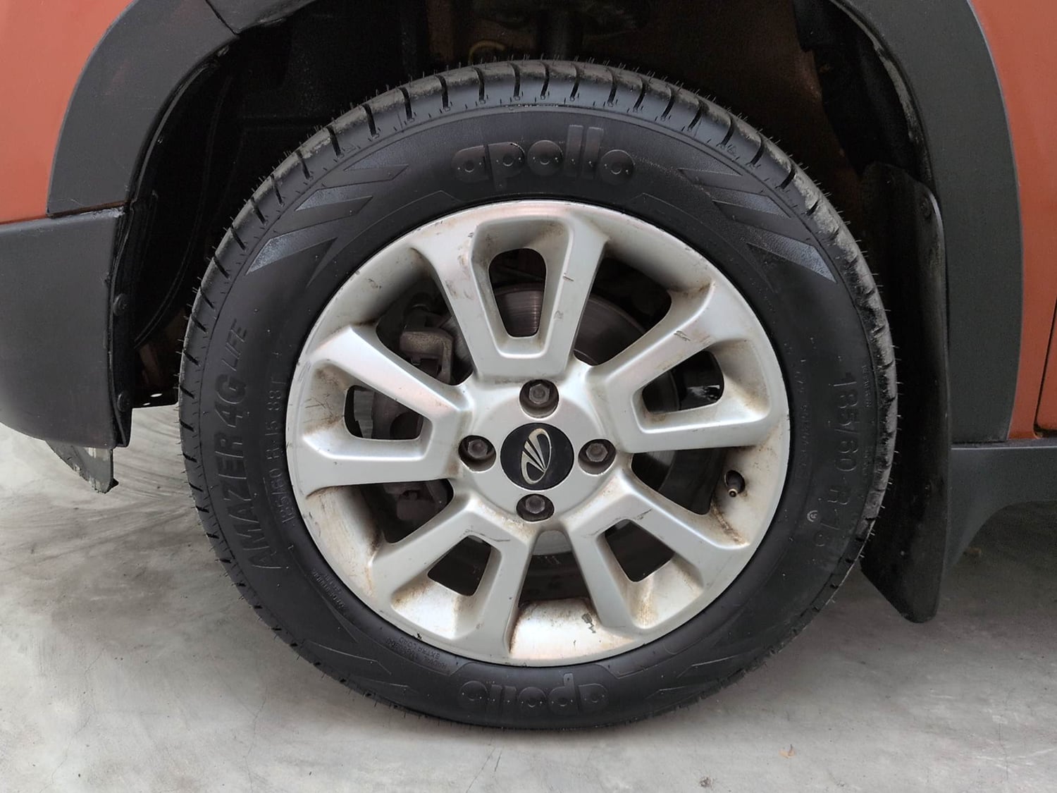 Used 2017 Mahindra KUV100 K8 6 STR Petrol Manual tyres LEFT FRONT TYRE RIM VIEW