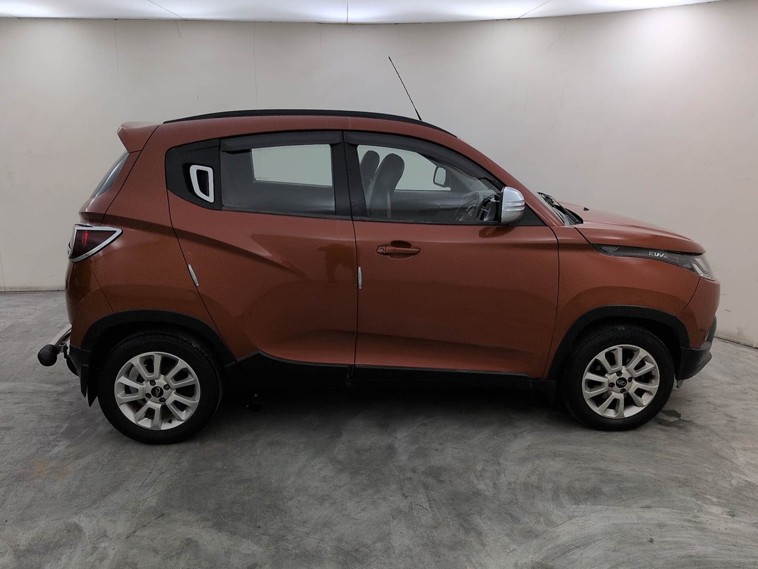 Used 2017 Mahindra KUV100 K8 6 STR Petrol Manual exterior RIGHT SIDE VIEW