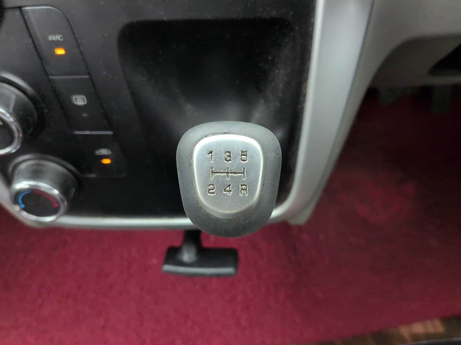 Used 2017 Mahindra KUV100 K8 6 STR Petrol Manual interior GEAR  KNOB VIEW