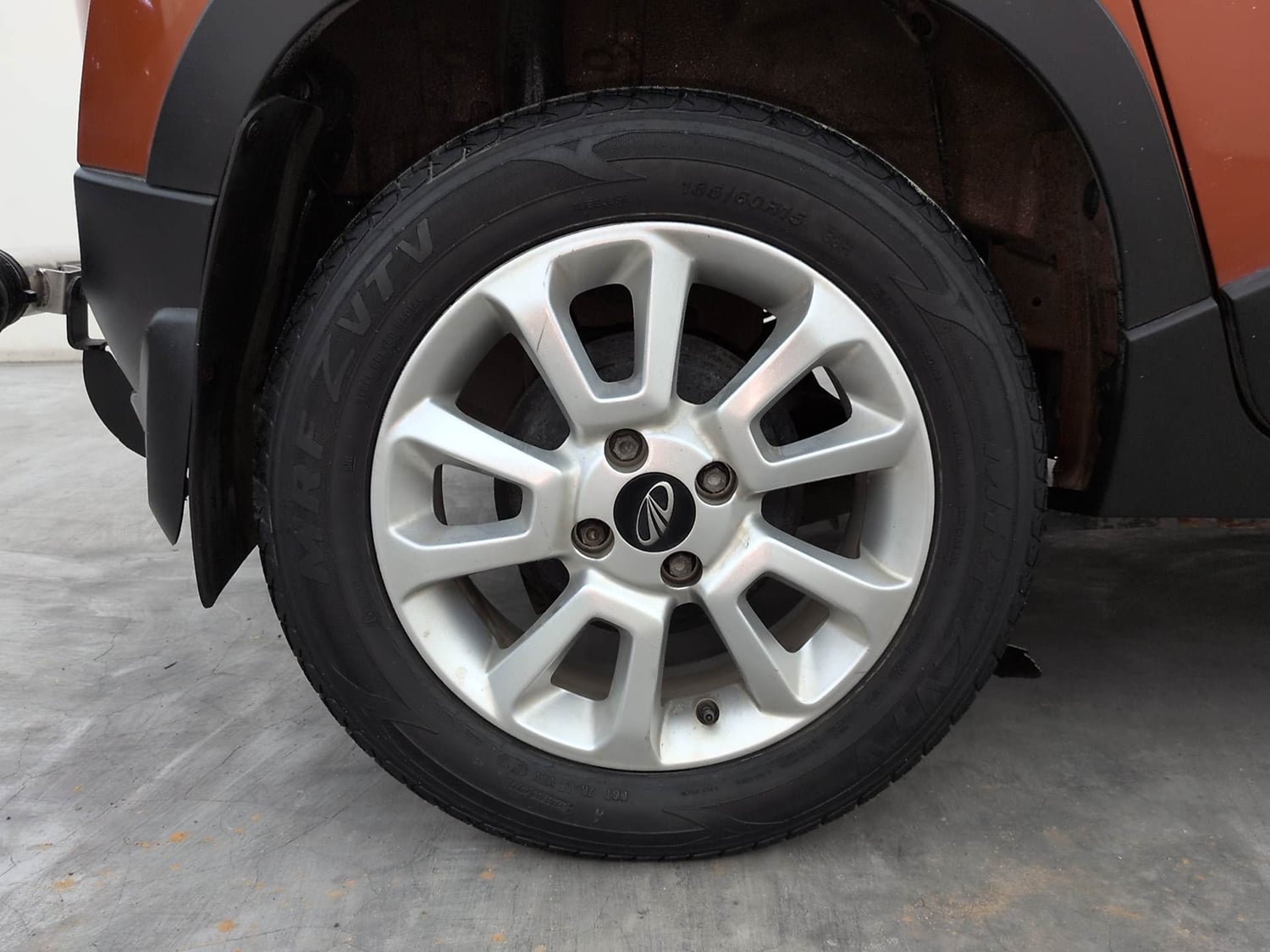 Used 2017 Mahindra KUV100 K8 6 STR Petrol Manual tyres RIGHT REAR TYRE RIM VIEW