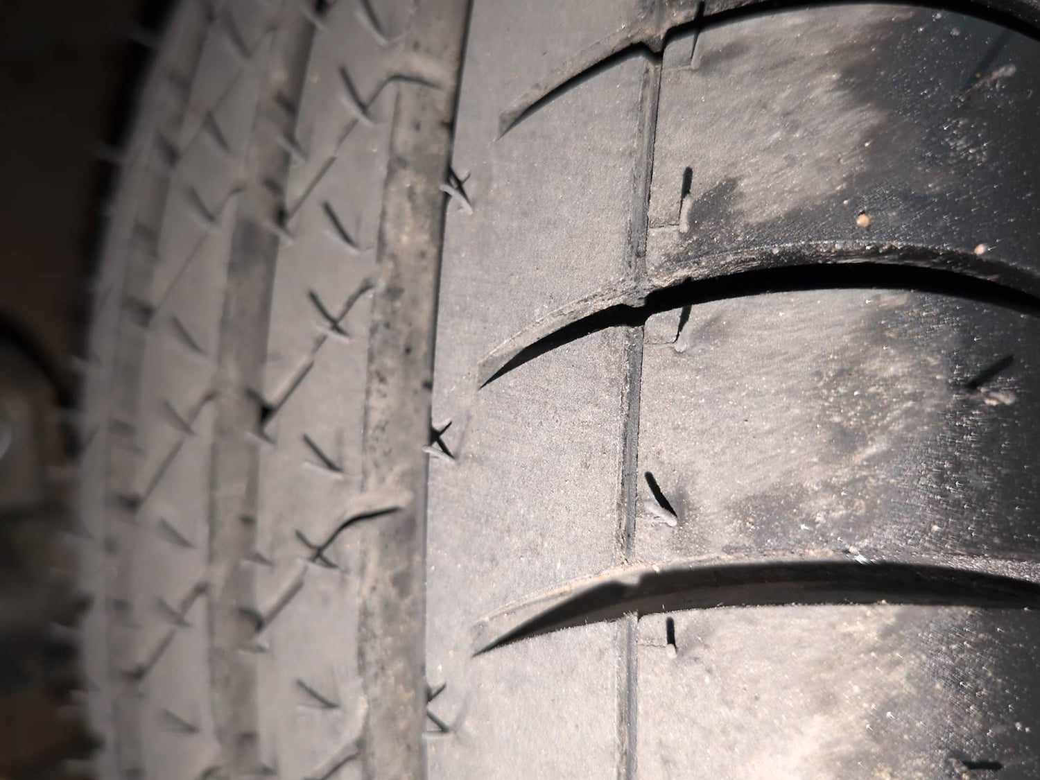 Used 2017 Mahindra KUV100 K8 6 STR Petrol Manual tyres LEFT FRONT TYRE TREAD VIEW