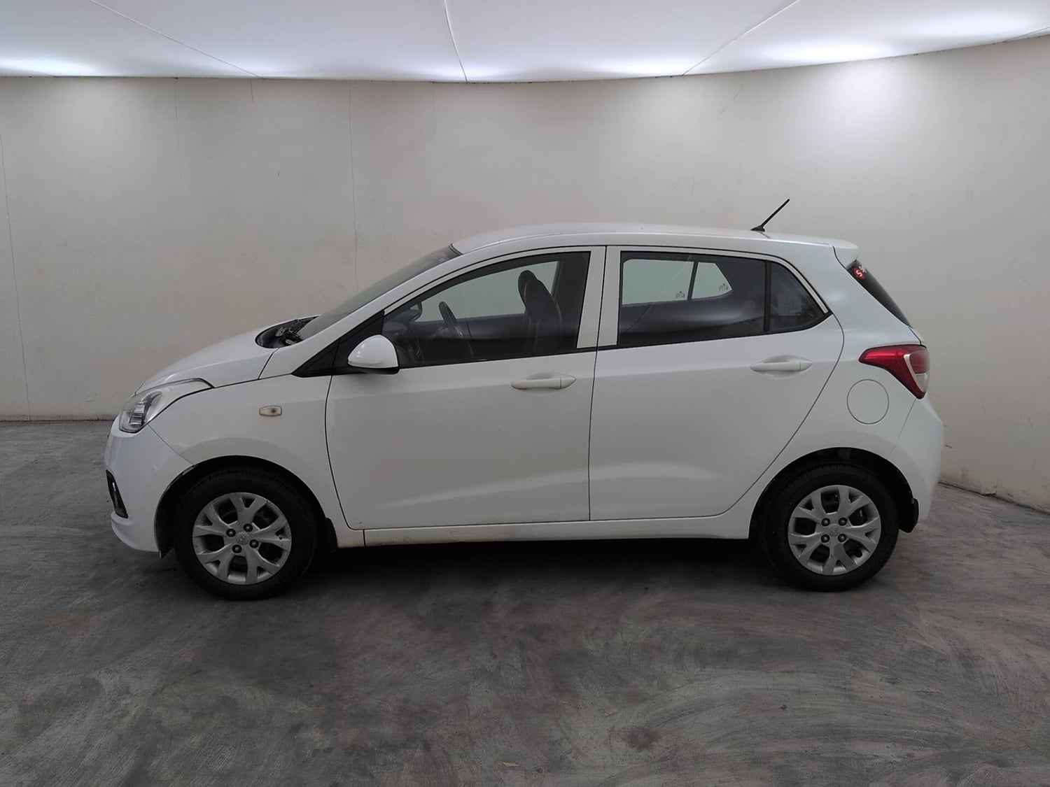 Used 2017 Hyundai Grand i10 Magna 1.2 Kappa VTVT Petrol Manual exterior LEFT SIDE VIEW