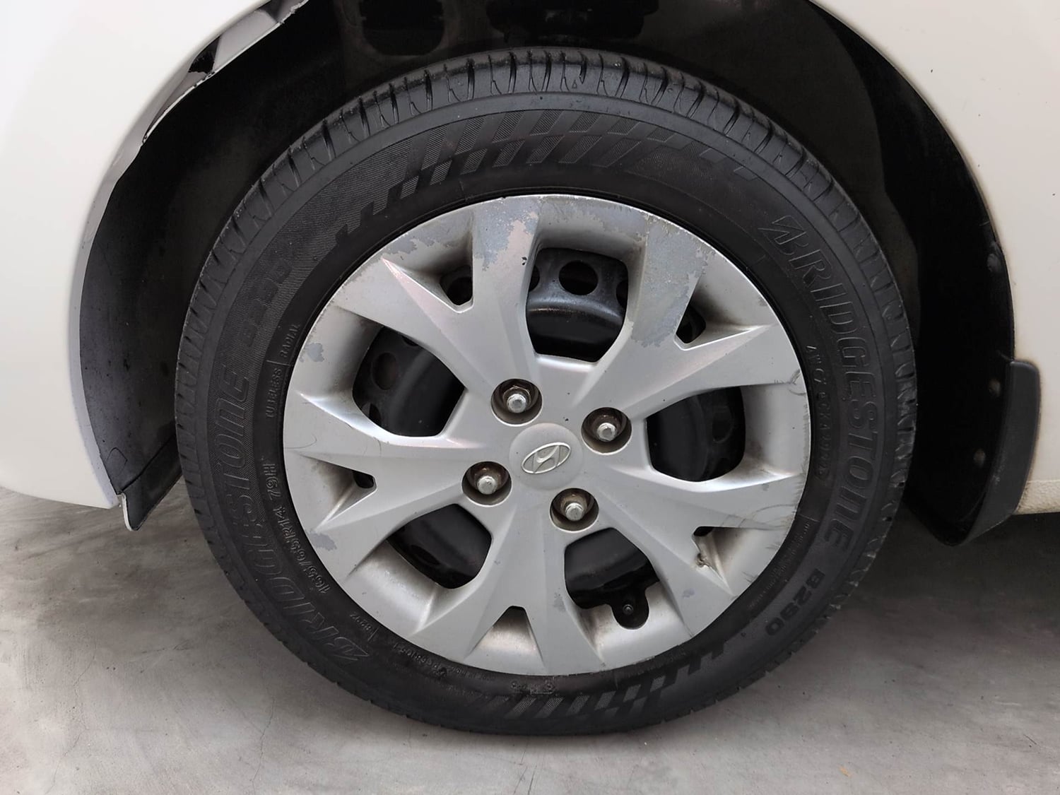 Used 2017 Hyundai Grand i10 Magna 1.2 Kappa VTVT Petrol Manual tyres LEFT FRONT TYRE RIM VIEW
