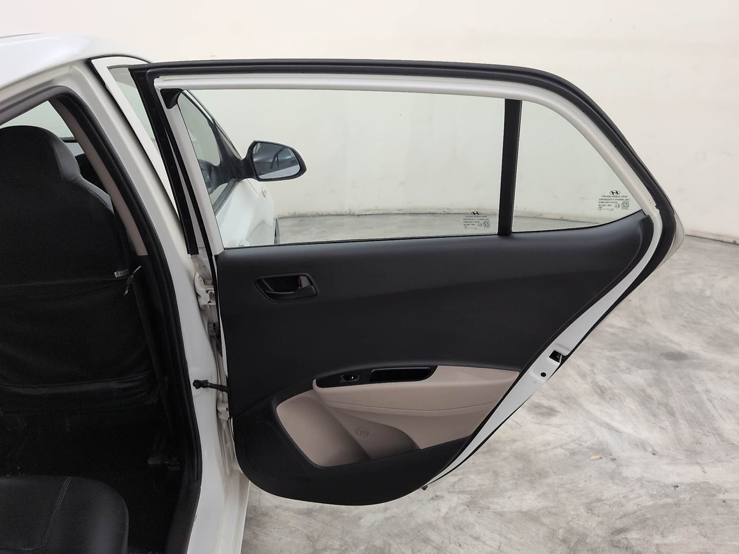 Used 2017 Hyundai Grand i10 Magna 1.2 Kappa VTVT Petrol Manual interior RIGHT REAR DOOR OPEN VIEW