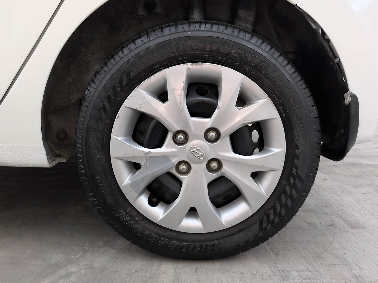 Used 2017 Hyundai Grand i10 Magna 1.2 Kappa VTVT Petrol Manual tyres LEFT REAR TYRE RIM VIEW