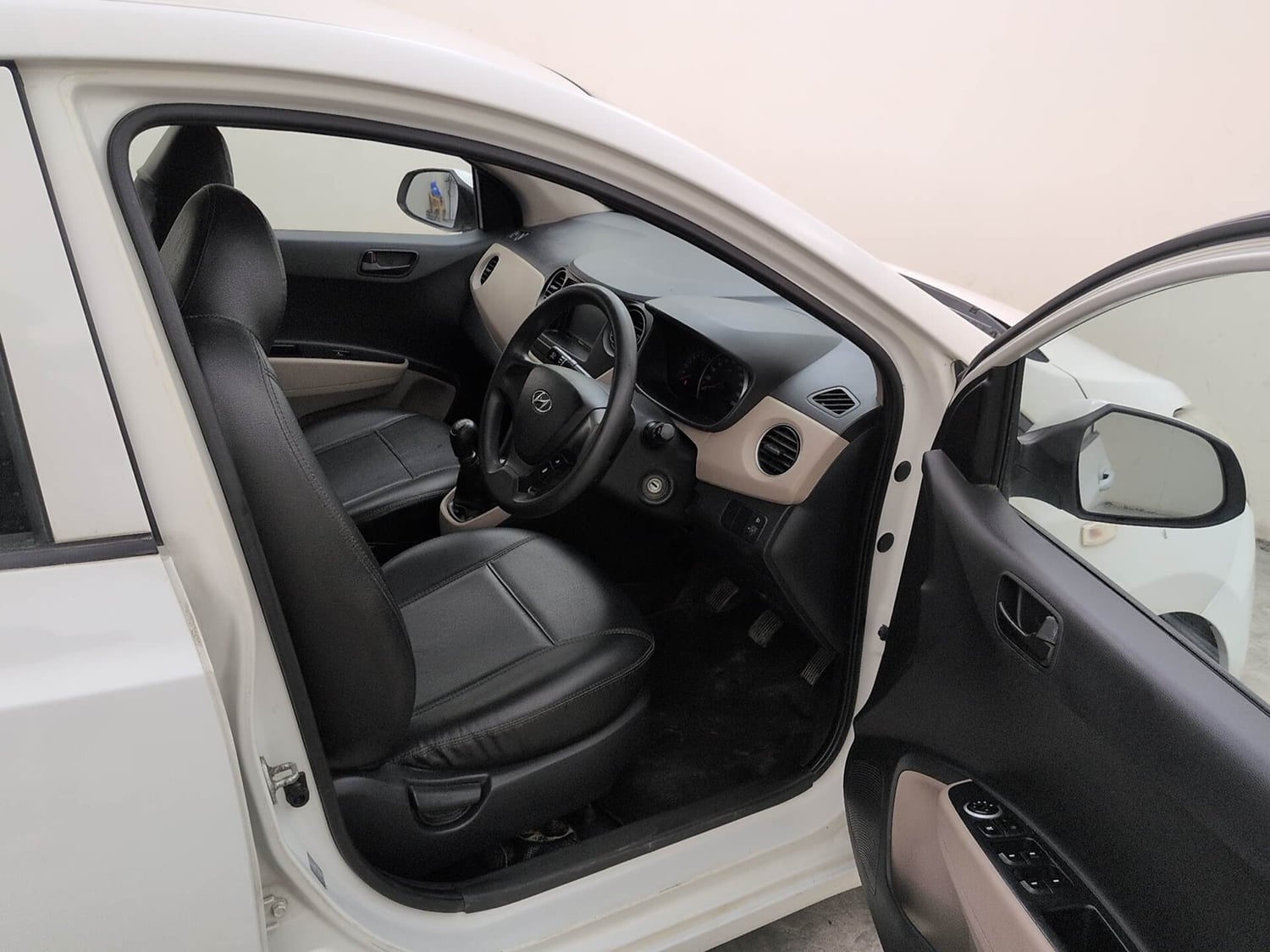 Used 2017 Hyundai Grand i10 Magna 1.2 Kappa VTVT Petrol Manual interior RIGHT SIDE FRONT DOOR CABIN VIEW