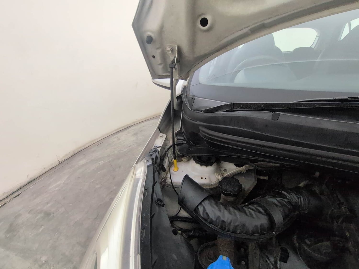 Used 2017 Hyundai Grand i10 Magna 1.2 Kappa VTVT Petrol Manual engine ENGINE RIGHT SIDE HINGE & APRON VIEW