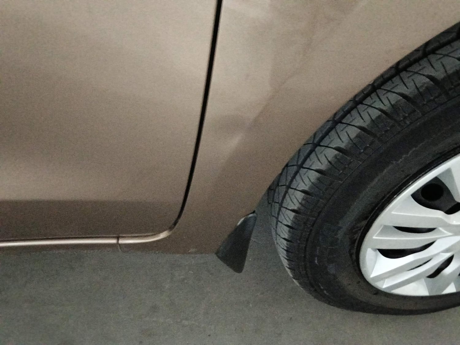 Used 2018 Maruti Suzuki Dzire VXi AMT Petrol Automatic dents MINOR DENT