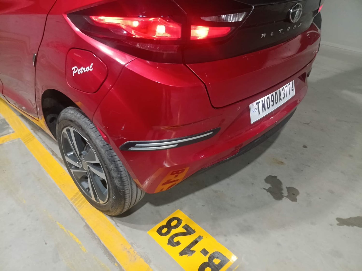 Used 2022 Tata Altroz XZA Petrol Petrol Automatic dents MINOR SCRATCH