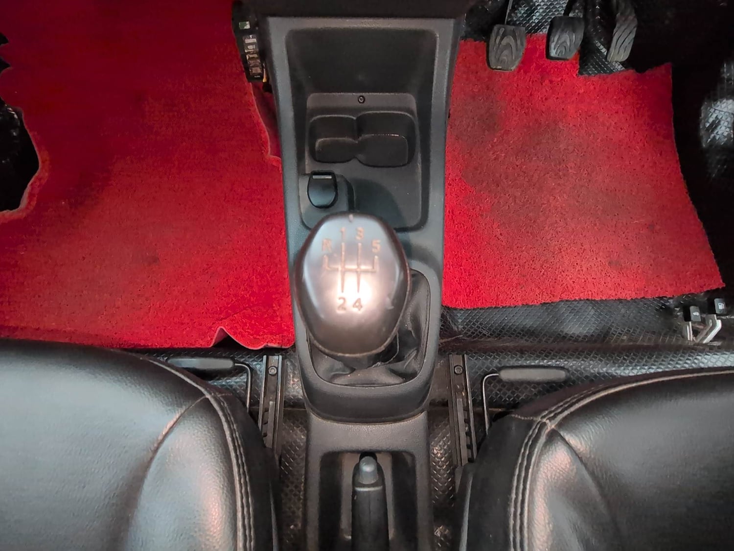 Used 2015 Renault Kwid RXT Petrol Manual interior GEAR  KNOB VIEW