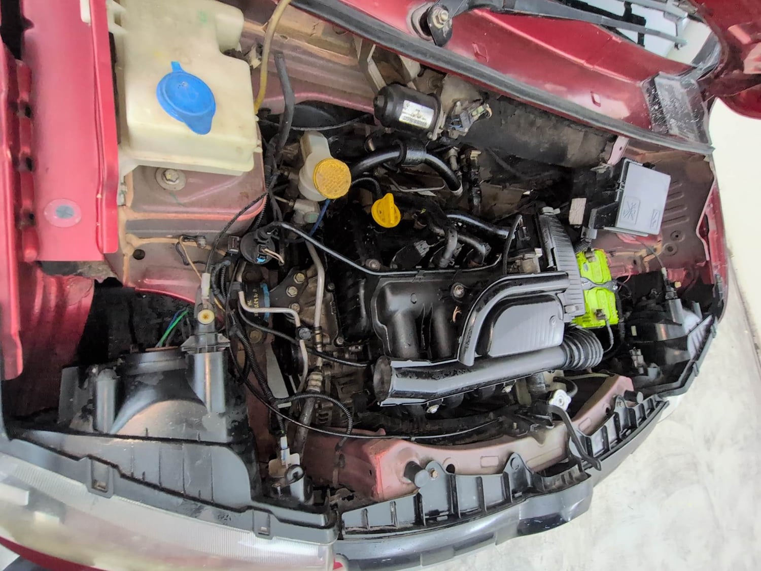Used 2015 Renault Kwid RXT Petrol Manual engine ENGINE RIGHT SIDE VIEW