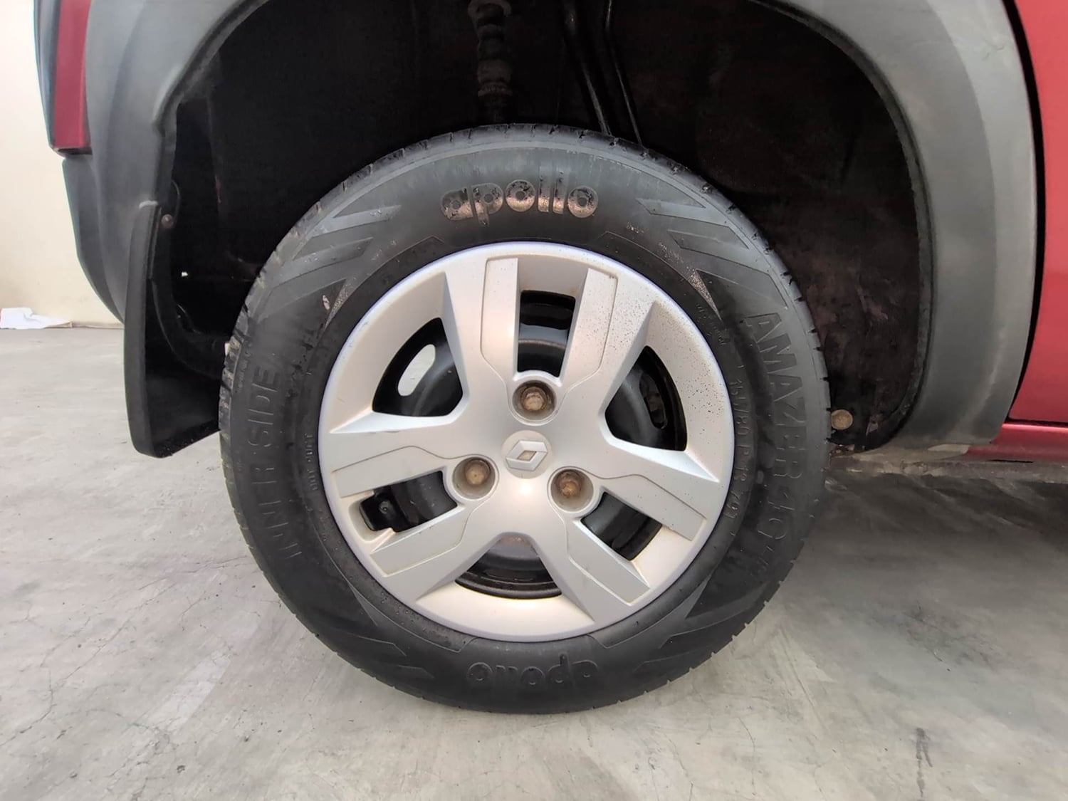 Used 2015 Renault Kwid RXT Petrol Manual tyres RIGHT REAR TYRE RIM VIEW