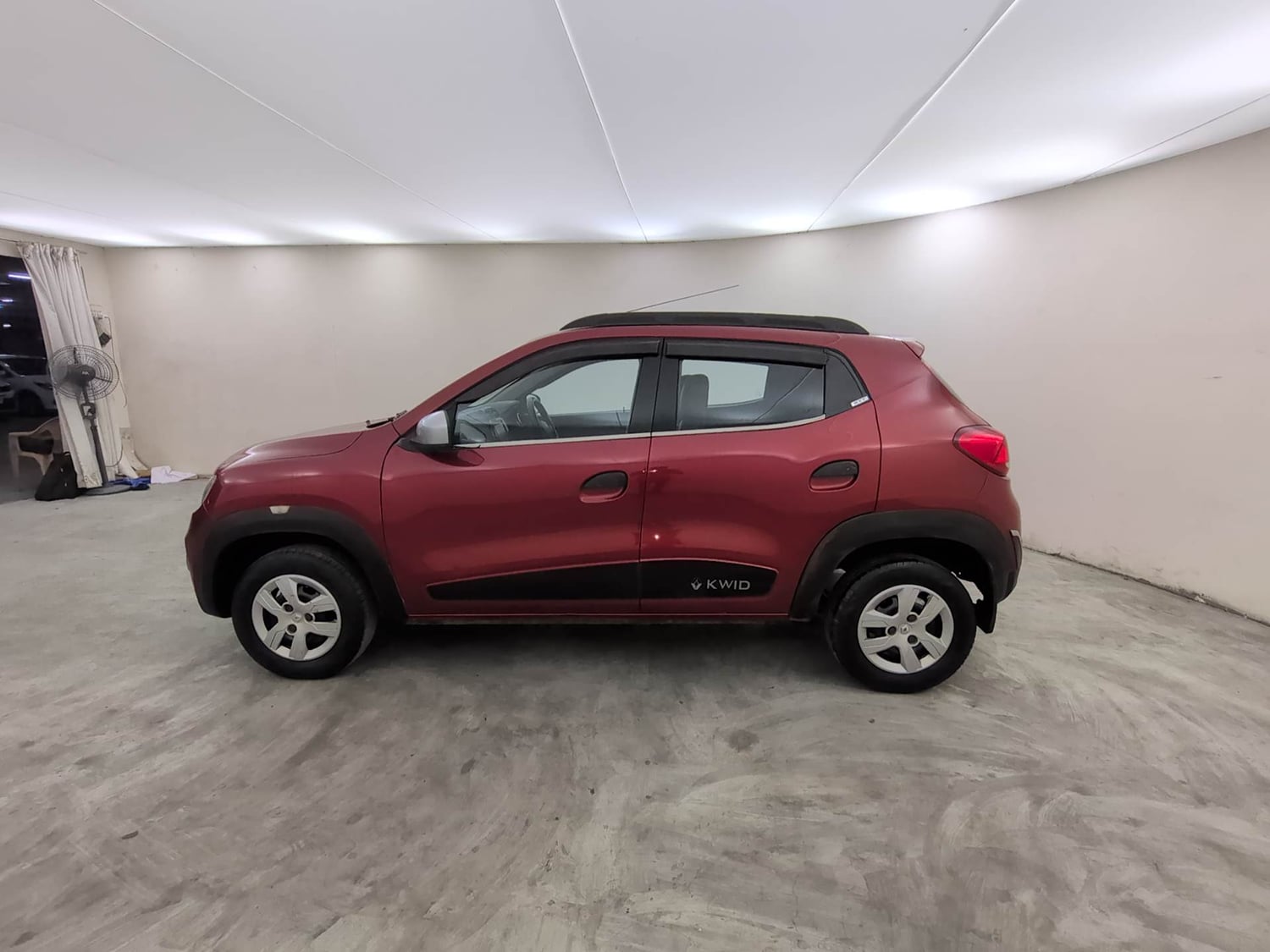 Used 2015 Renault Kwid RXT Petrol Manual exterior LEFT SIDE VIEW