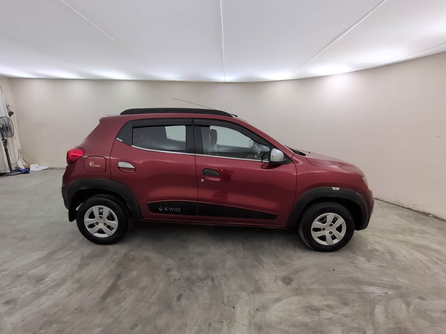 Used 2015 Renault Kwid RXT Petrol Manual exterior RIGHT SIDE VIEW