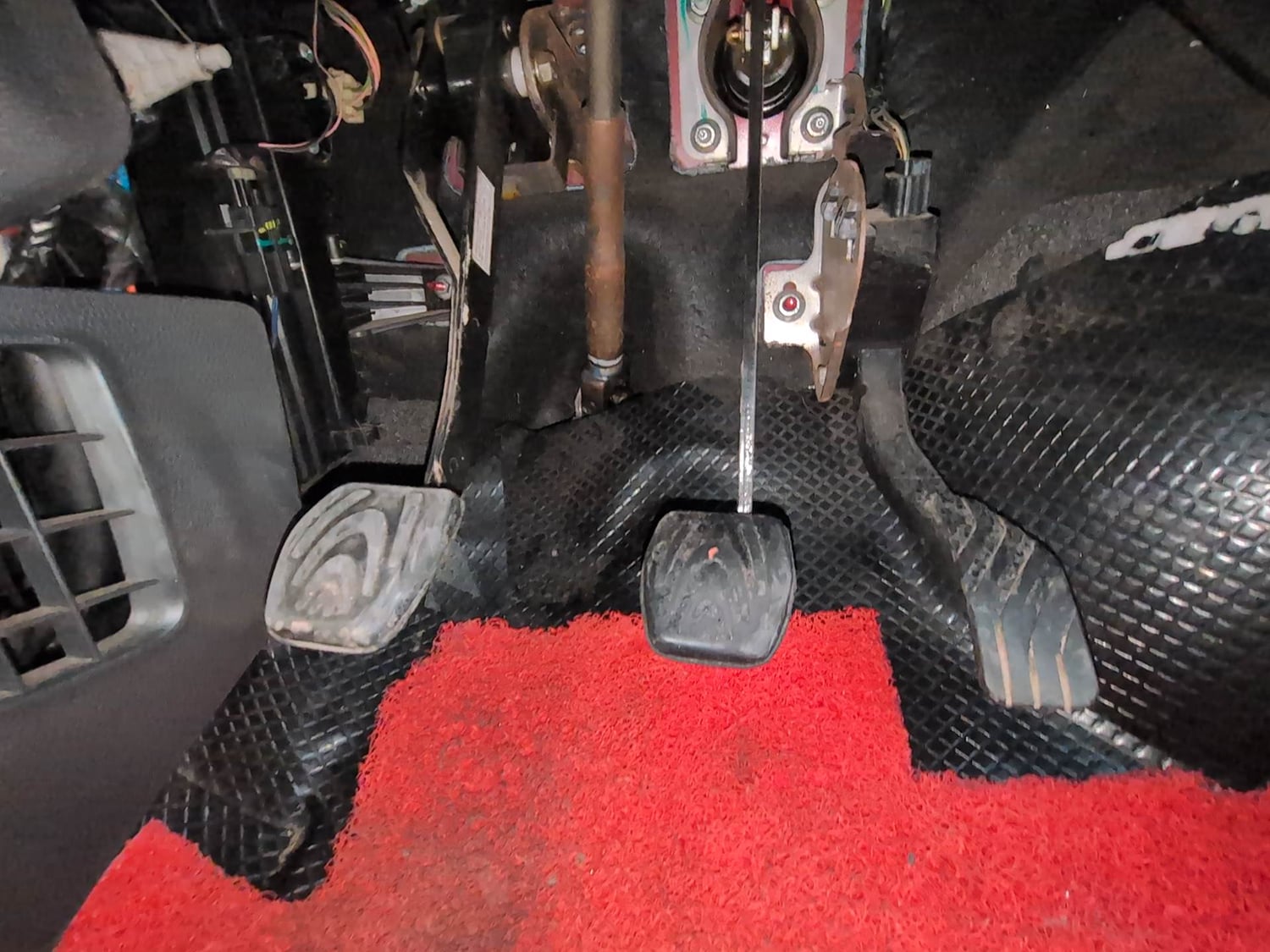 Used 2015 Renault Kwid RXT Petrol Manual interior PEDALS VIEW