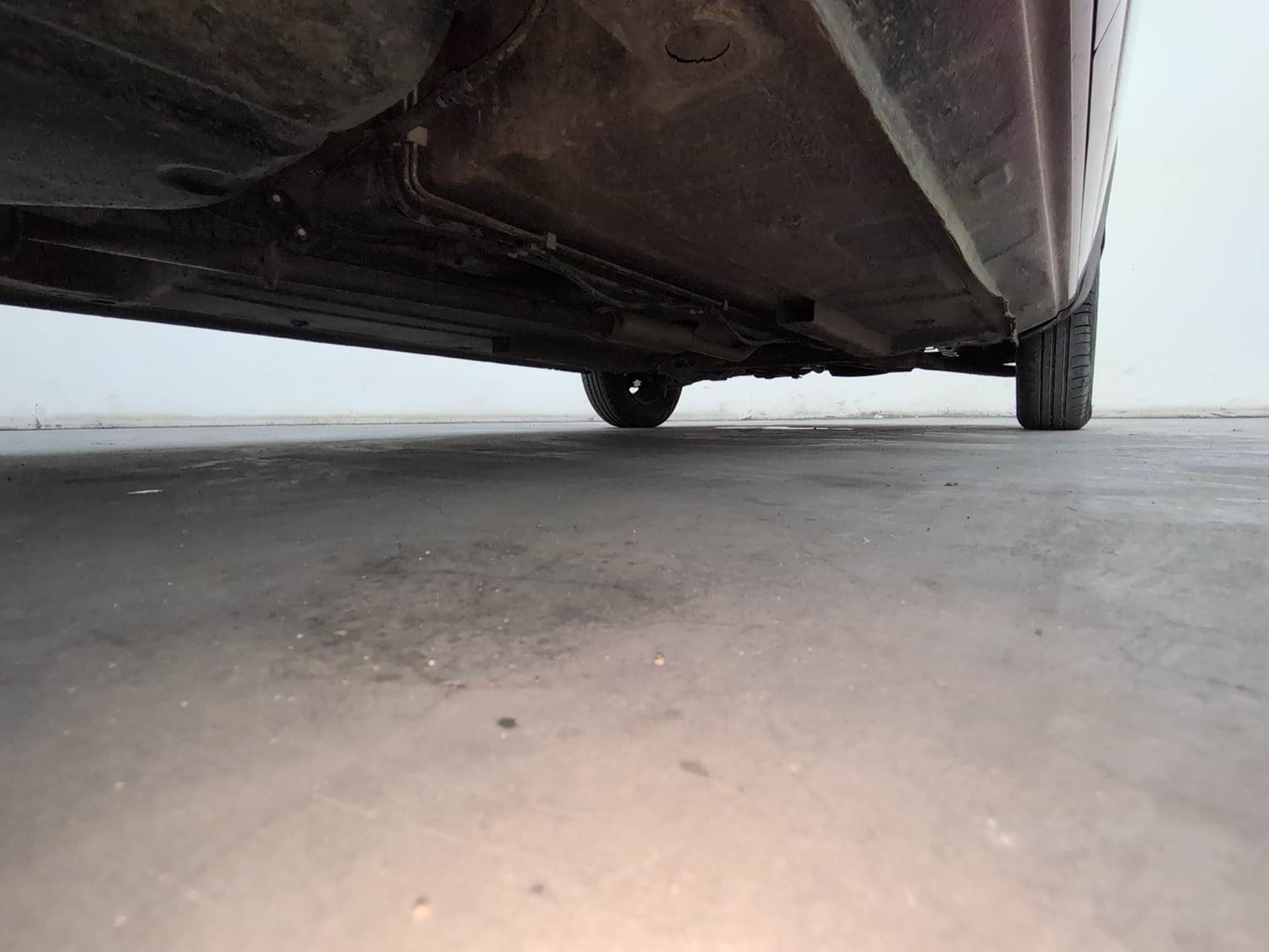 Used 2015 Renault Kwid RXT Petrol Manual extra REAR RIGHT UNDERBODY VIEW