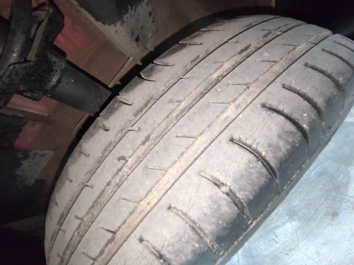 Used 2015 Renault Kwid RXT Petrol Manual tyres LEFT FRONT TYRE TREAD VIEW