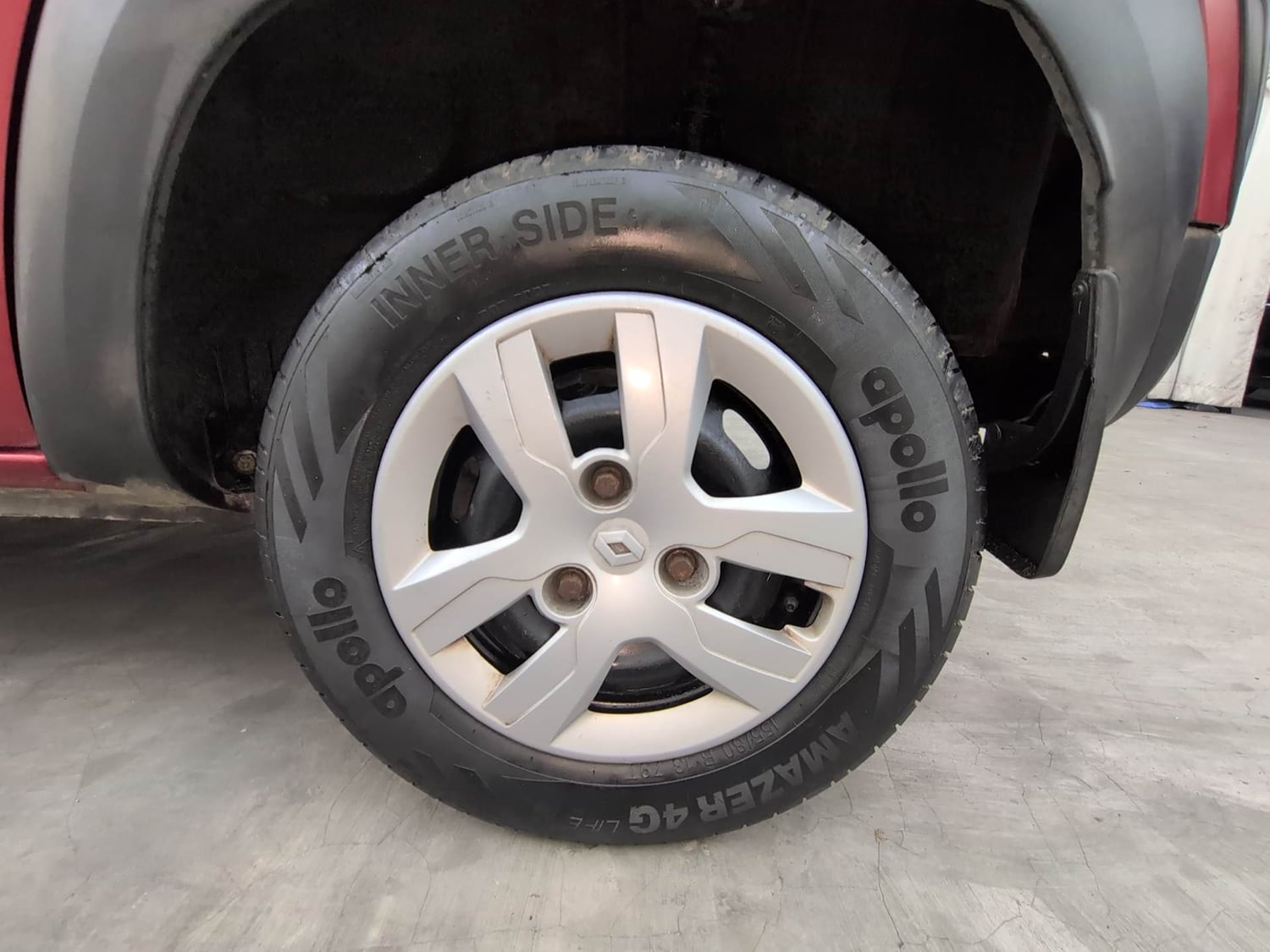Used 2015 Renault Kwid RXT Petrol Manual tyres LEFT REAR TYRE RIM VIEW