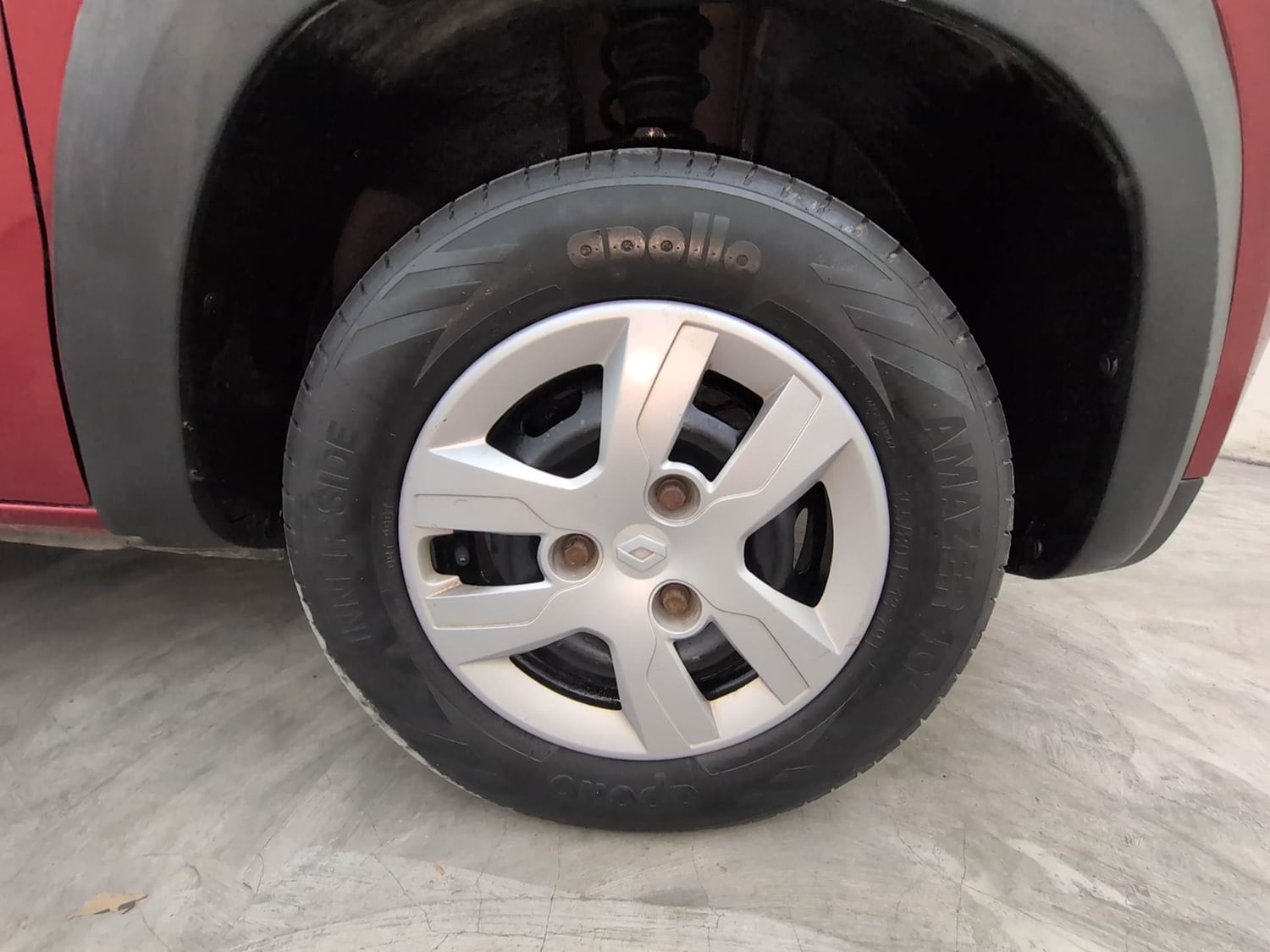 Used 2015 Renault Kwid RXT Petrol Manual tyres RIGHT FRONT TYRE RIM VIEW