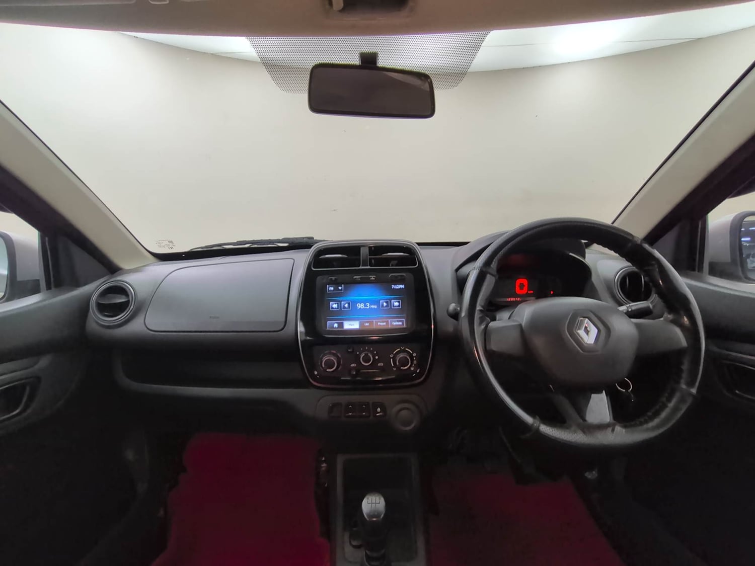 Used 2015 Renault Kwid RXT Petrol Manual interior DASHBOARD VIEW