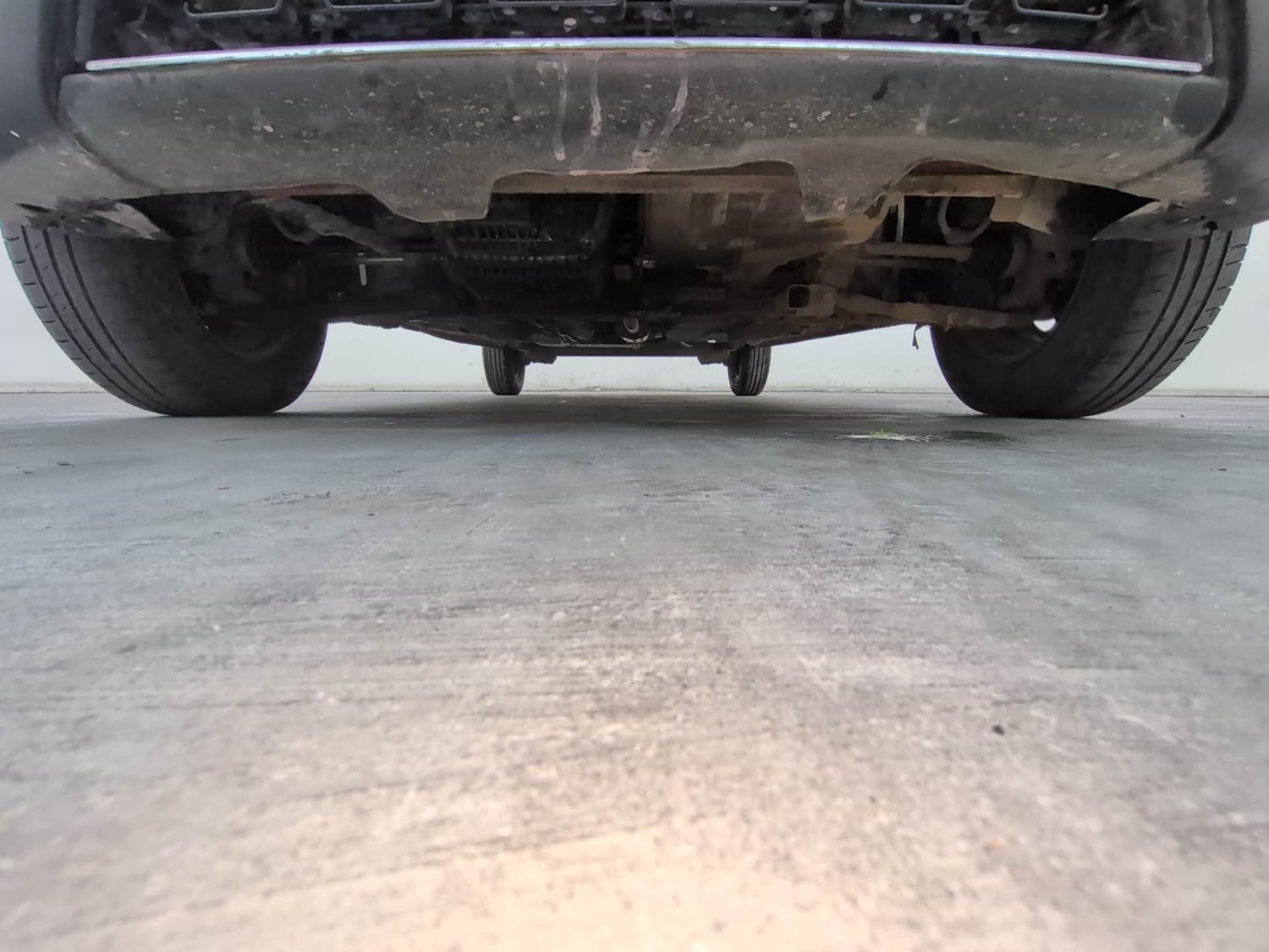 Used 2015 Renault Kwid RXT Petrol Manual extra FRONT LEFT UNDERBODY VIEW