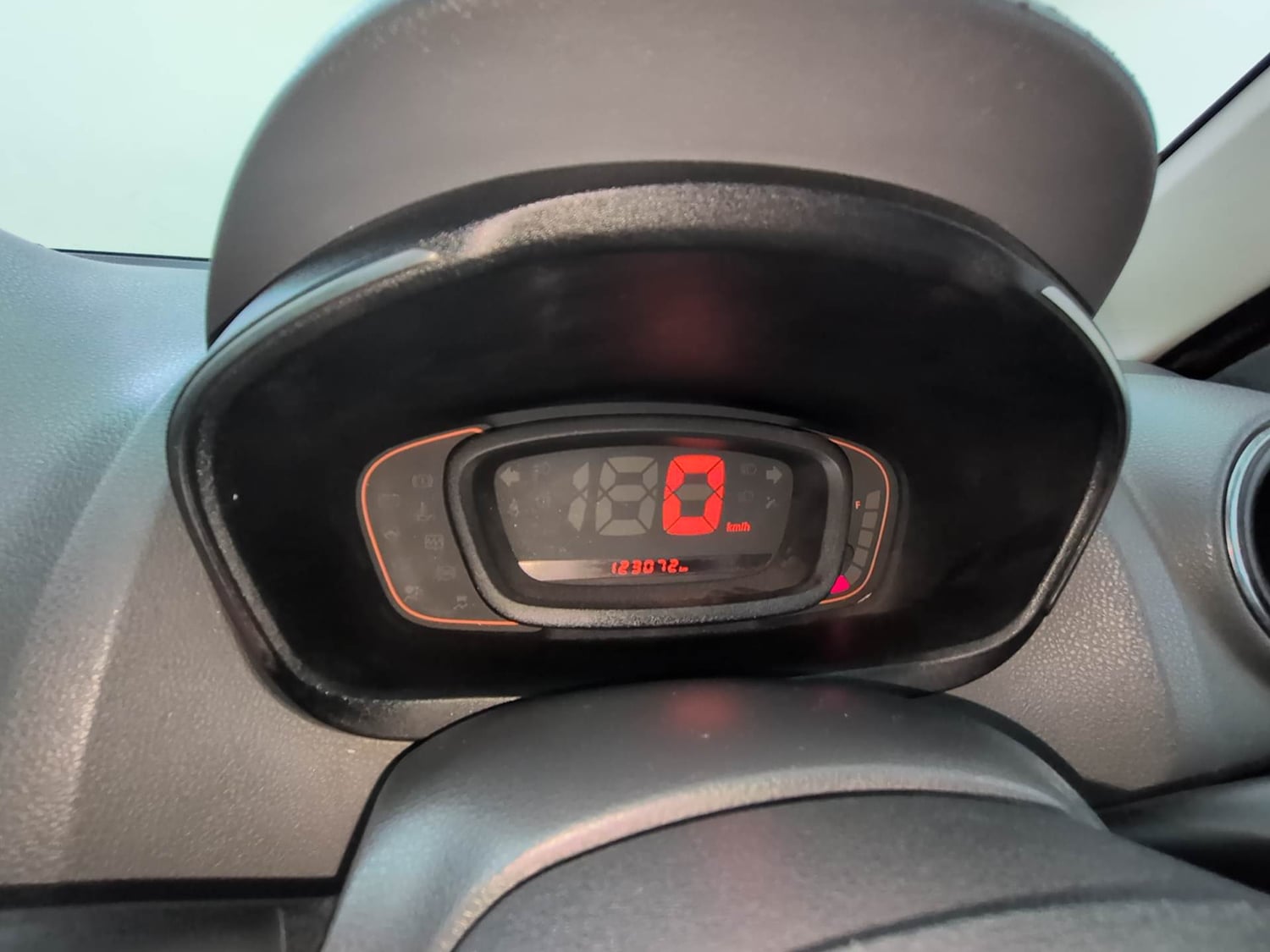 Used 2015 Renault Kwid RXT Petrol Manual interior CLUSTERMETER VIEW