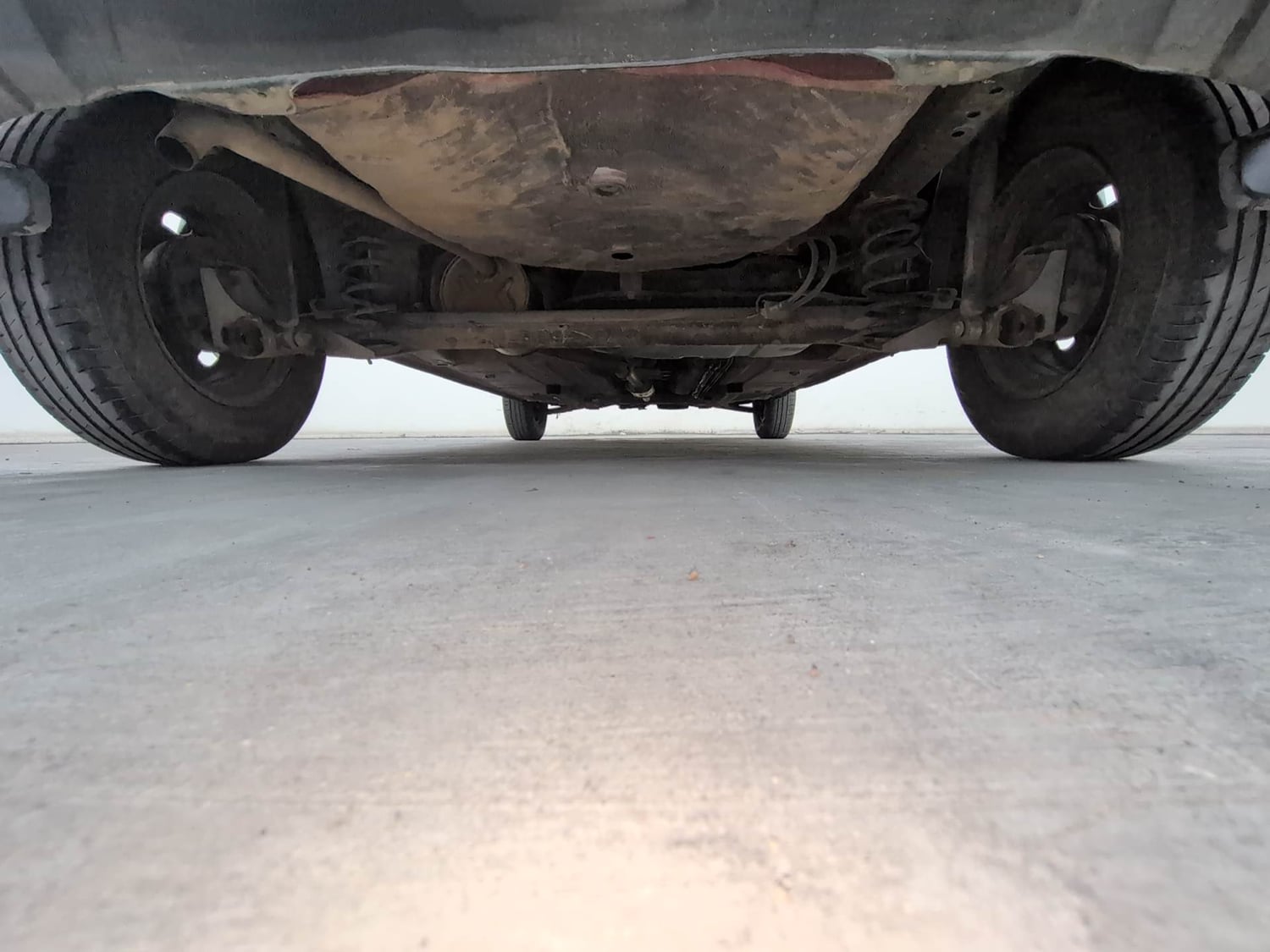Used 2015 Renault Kwid RXT Petrol Manual extra REAR UNDERBODY VIEW (TAKEN FROM REAR)