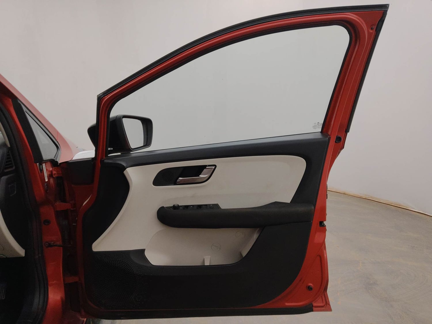 Used 2021 Tata Altroz XZ Plus Petrol Petrol Manual interior RIGHT FRONT DOOR OPEN VIEW