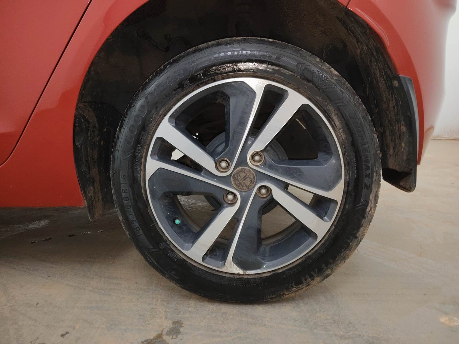 Used 2021 Tata Altroz XZ Plus Petrol Petrol Manual tyres LEFT REAR TYRE RIM VIEW