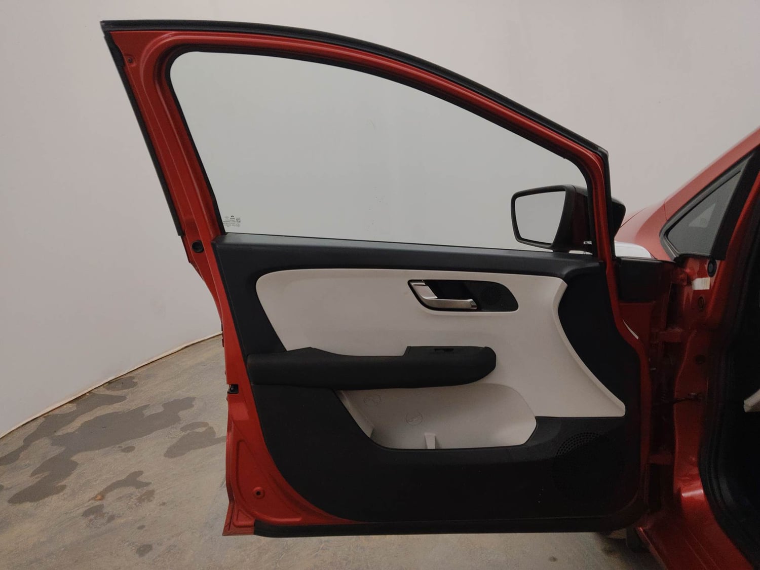 Used 2021 Tata Altroz XZ Plus Petrol Petrol Manual interior LEFT FRONT DOOR OPEN VIEW