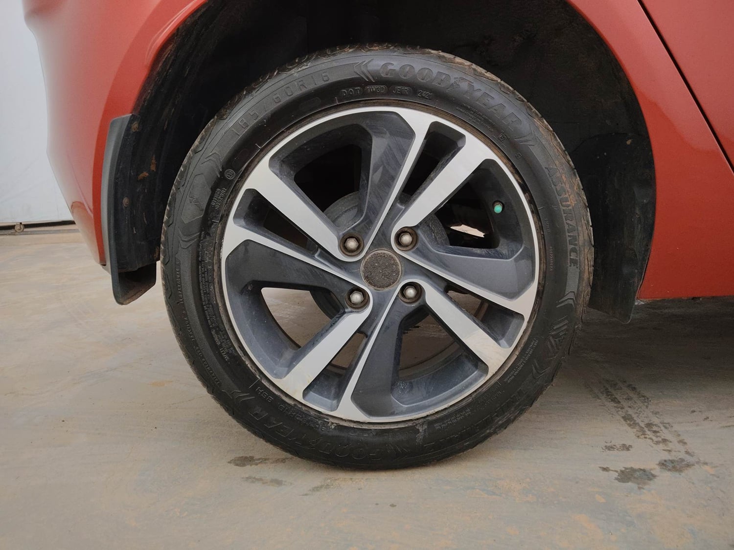 Used 2021 Tata Altroz XZ Plus Petrol Petrol Manual tyres RIGHT REAR TYRE RIM VIEW