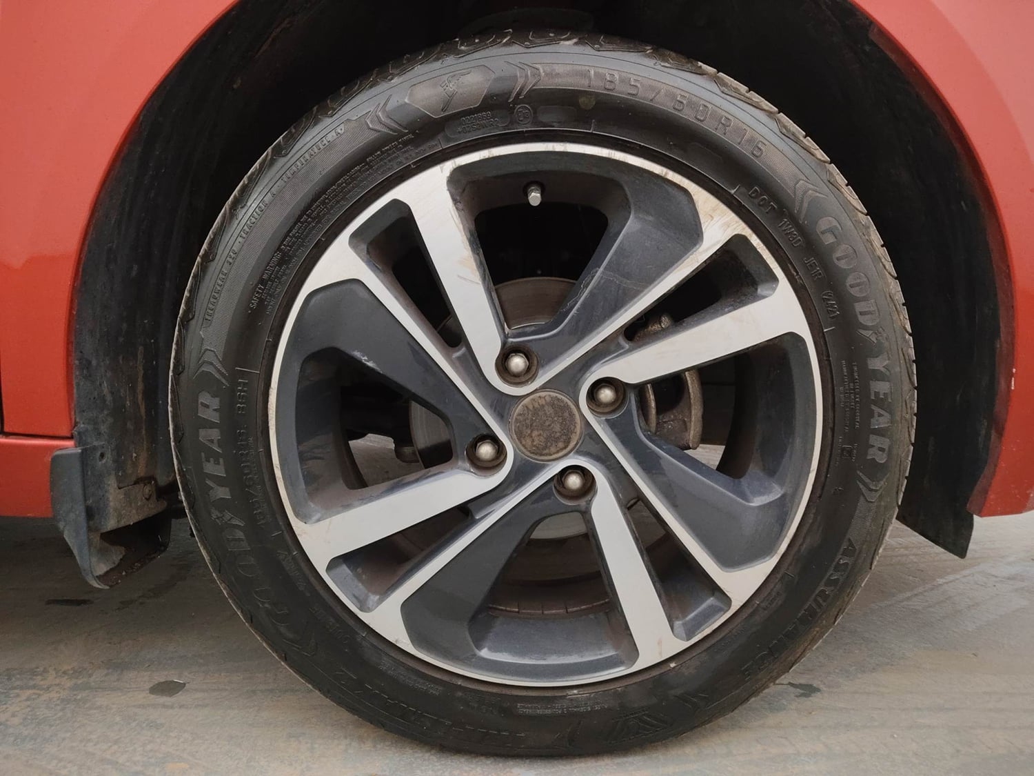 Used 2021 Tata Altroz XZ Plus Petrol Petrol Manual tyres RIGHT FRONT TYRE RIM VIEW