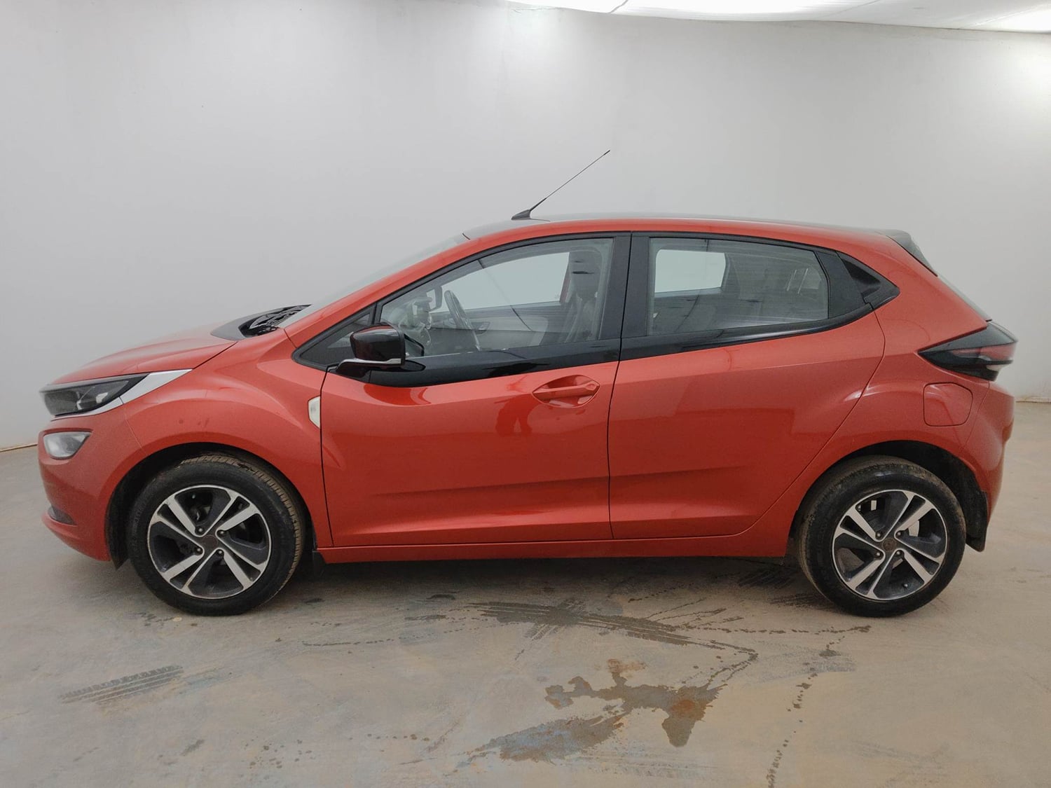 Used 2021 Tata Altroz XZ Plus Petrol Petrol Manual exterior LEFT SIDE VIEW