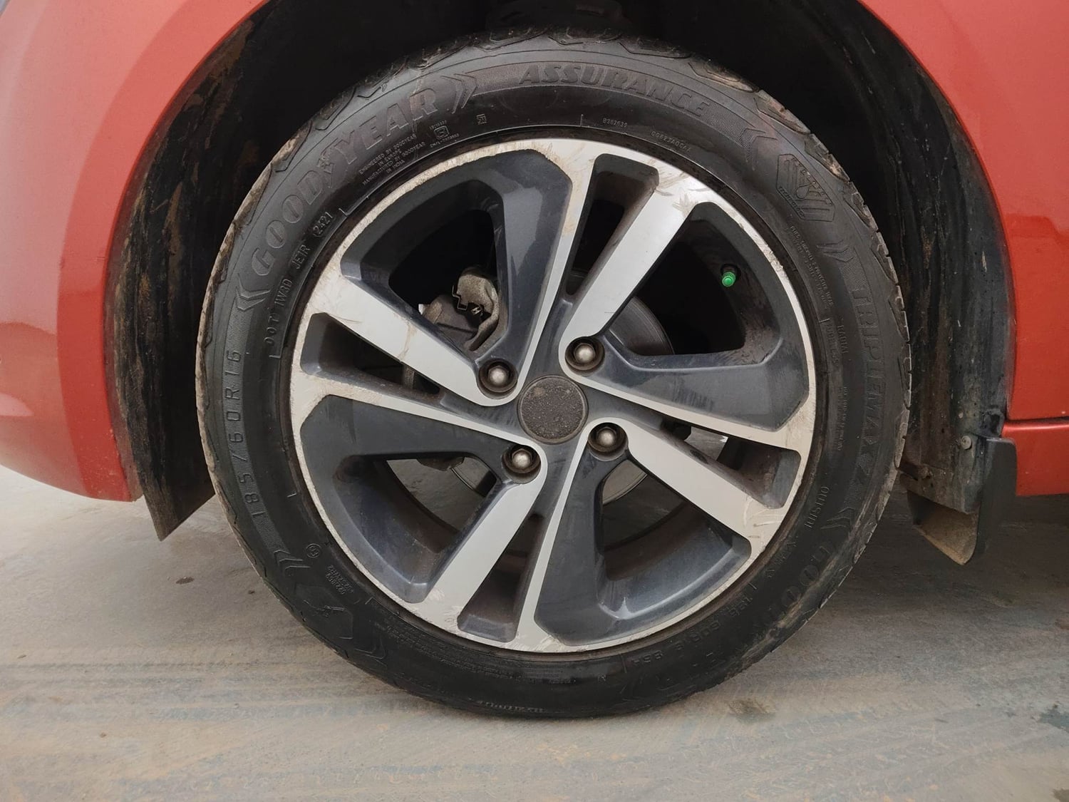 Used 2021 Tata Altroz XZ Plus Petrol Petrol Manual tyres LEFT FRONT TYRE RIM VIEW
