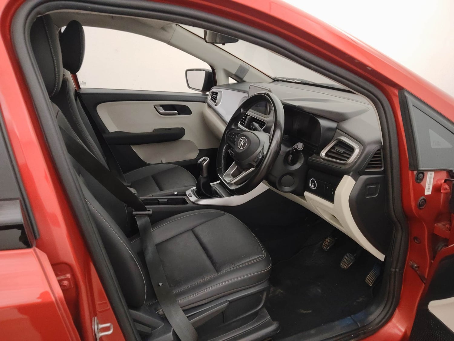 Used 2021 Tata Altroz XZ Plus Petrol Petrol Manual interior RIGHT SIDE FRONT DOOR CABIN VIEW