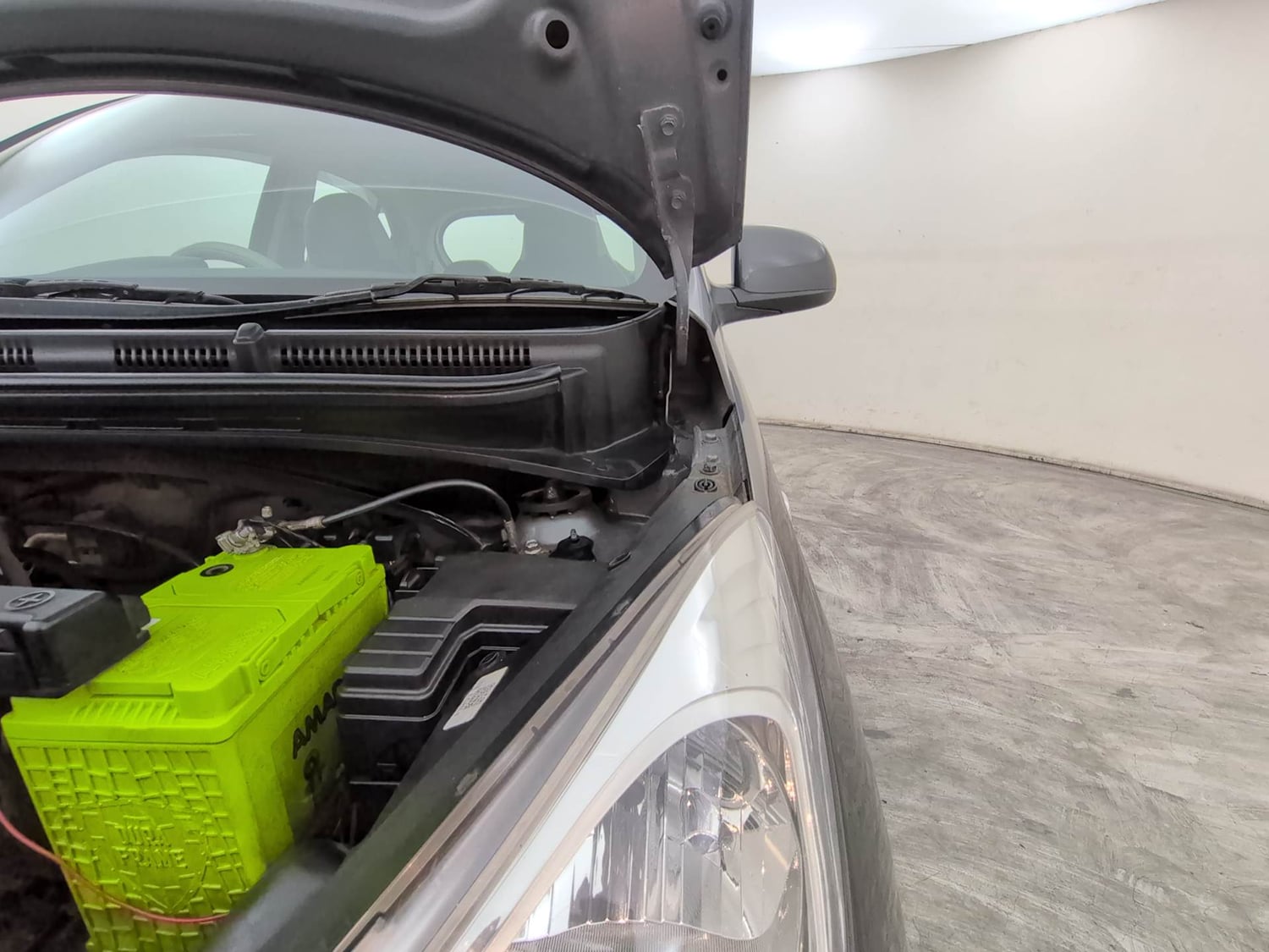 Used 2020 Hyundai Santro Magna Petrol Manual engine ENGINE LEFT SIDE HINGE & APRON VIEW