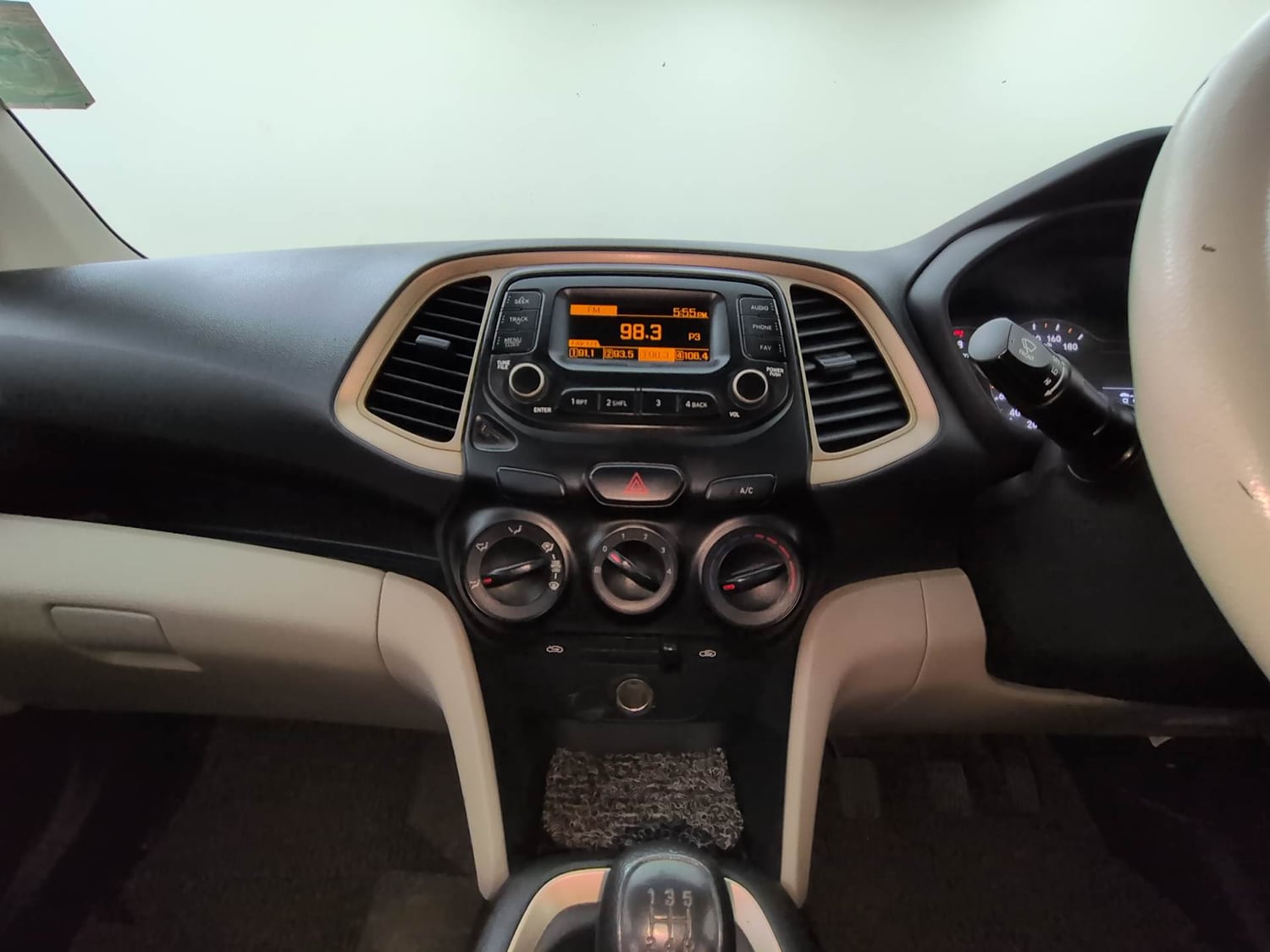 Used 2020 Hyundai Santro Magna Petrol Manual interior MUSIC SYSTEM & AC CONTROL VIEW