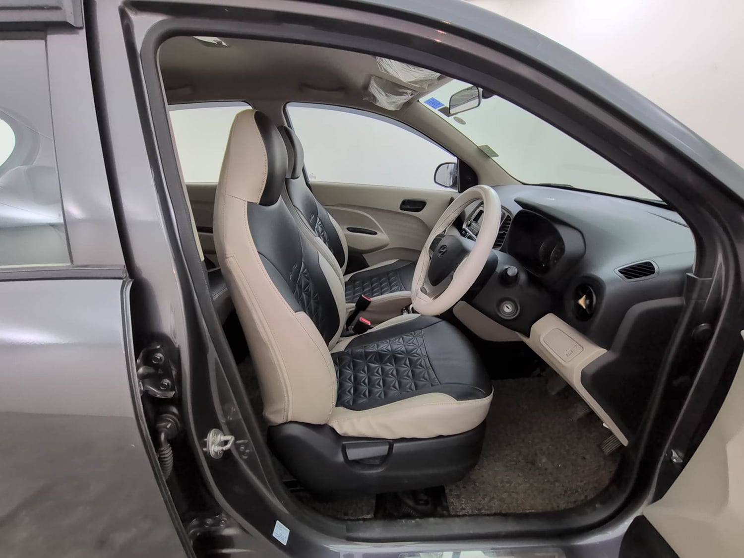 Used 2020 Hyundai Santro Magna Petrol Manual interior RIGHT SIDE FRONT DOOR CABIN VIEW