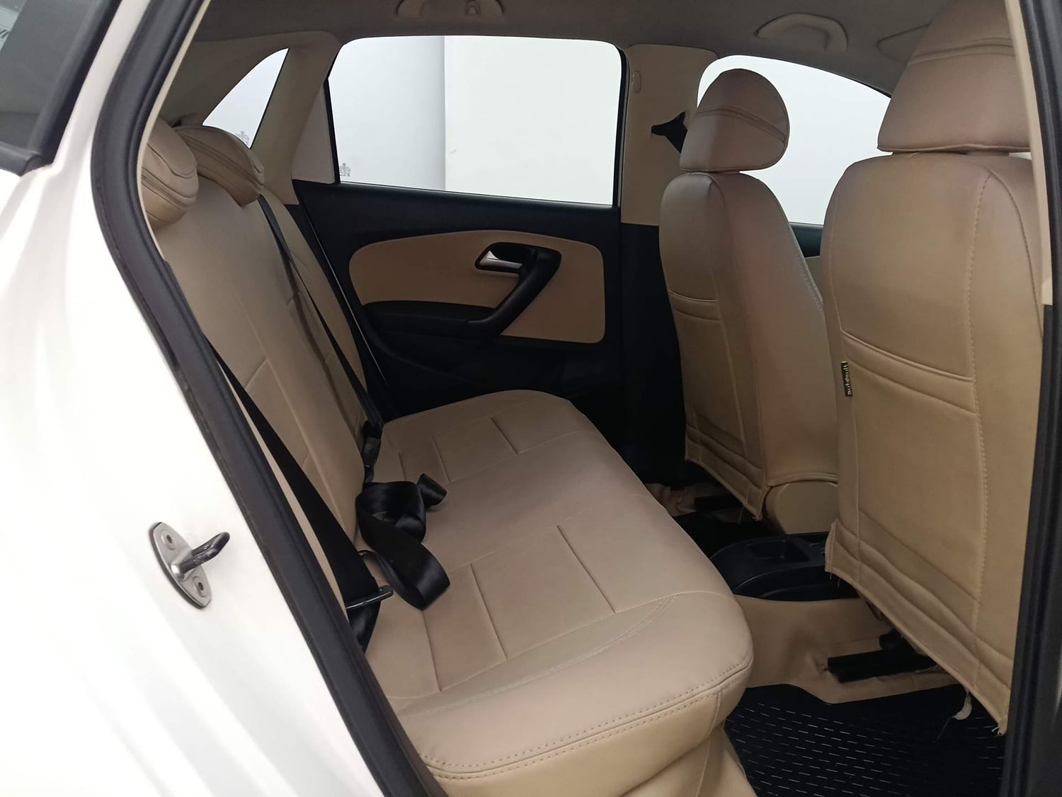 Used 2017 Volkswagen Polo Highline1.2L (P) Petrol Manual interior RIGHT SIDE REAR DOOR CABIN VIEW