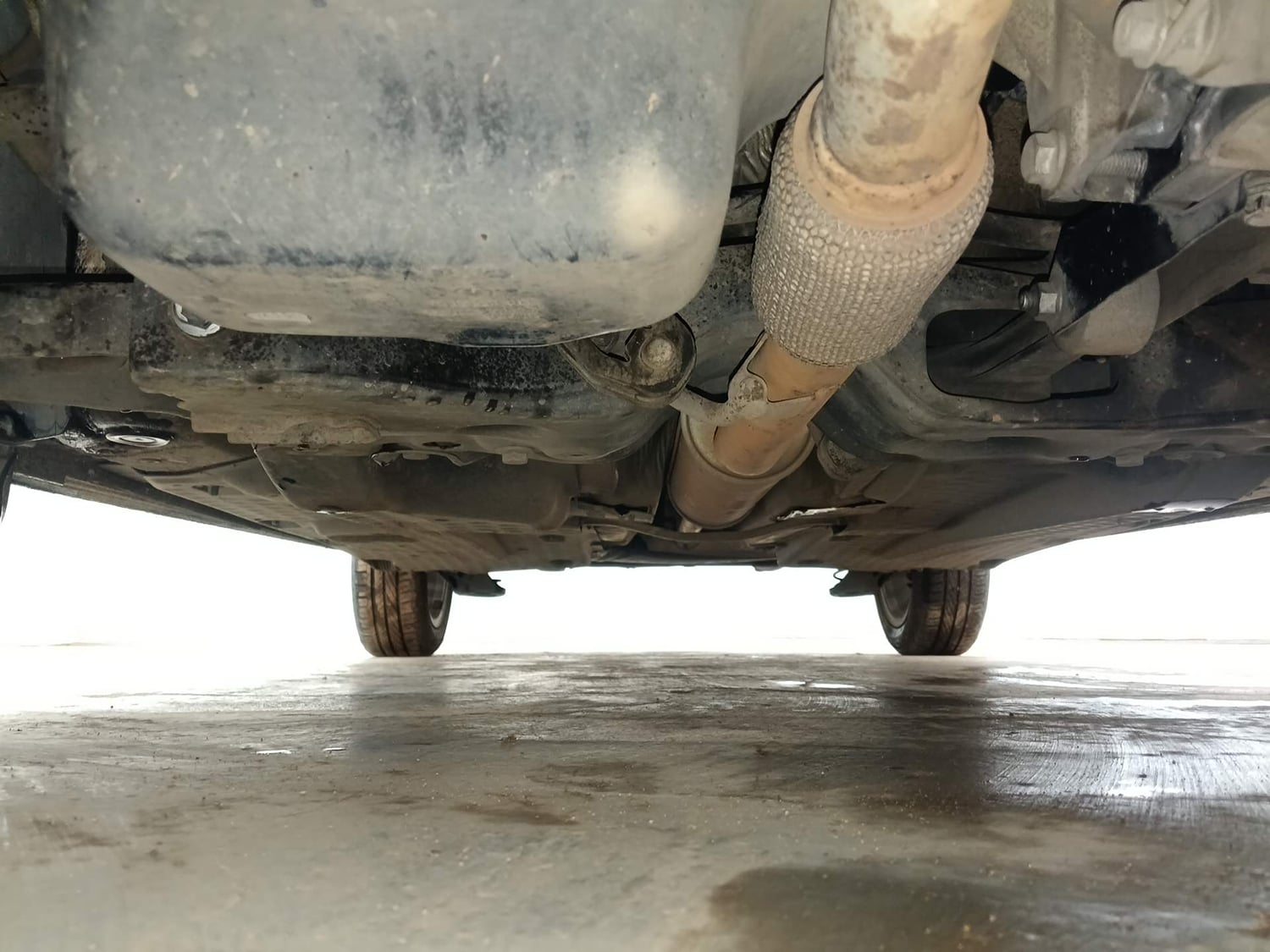 Used 2017 Volkswagen Polo Highline1.2L (P) Petrol Manual extra FRONT LEFT UNDERBODY VIEW