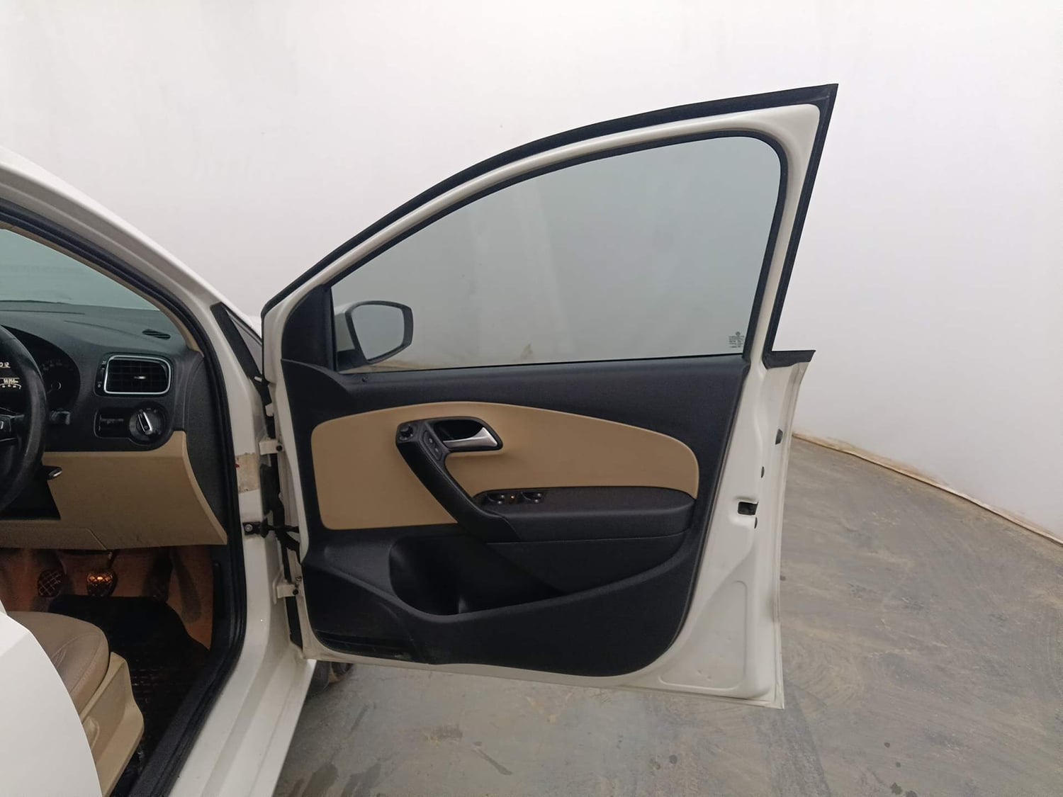 Used 2017 Volkswagen Polo Highline1.2L (P) Petrol Manual interior RIGHT FRONT DOOR OPEN VIEW