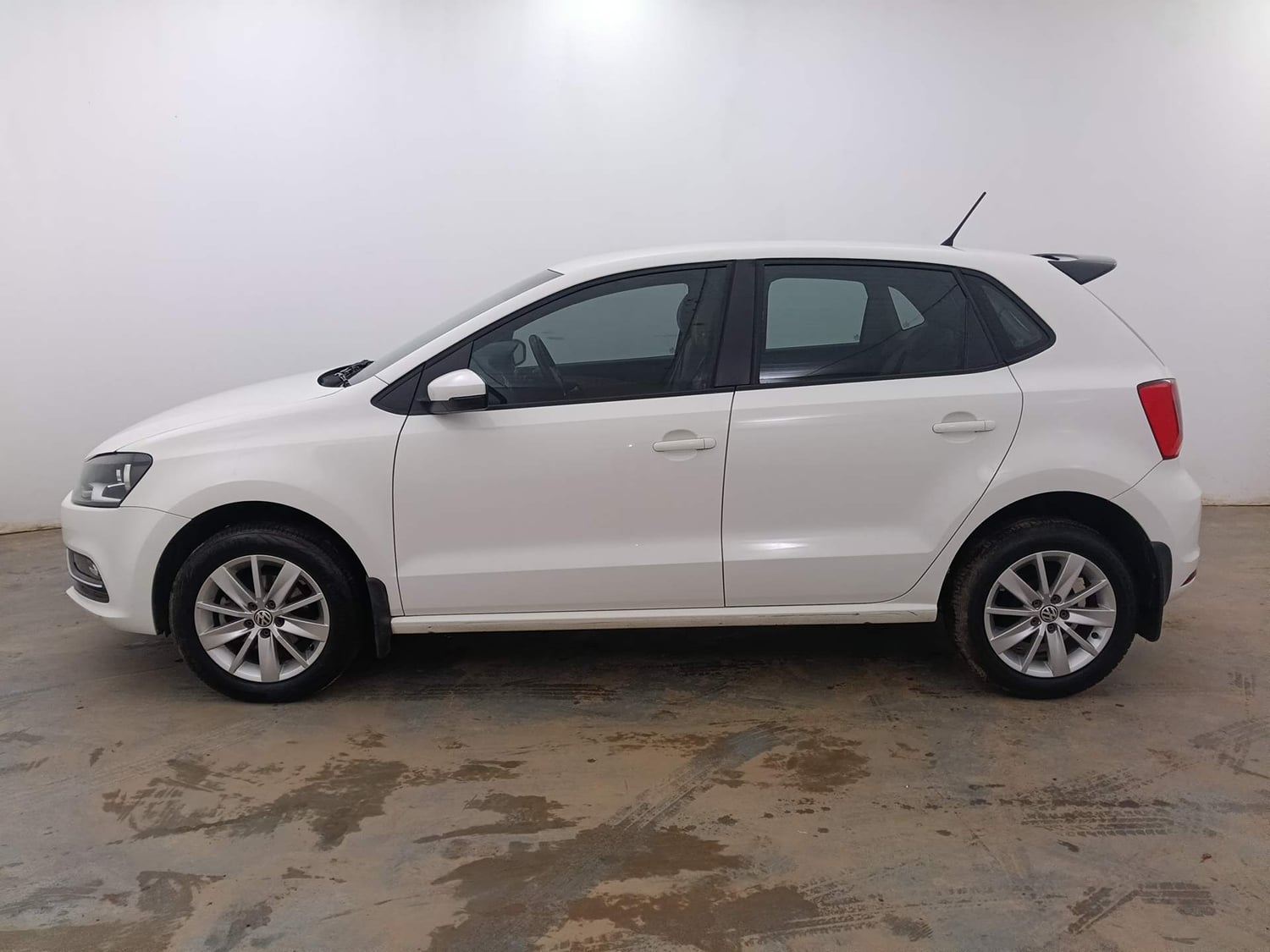 Used 2017 Volkswagen Polo Highline1.2L (P) Petrol Manual exterior LEFT SIDE VIEW