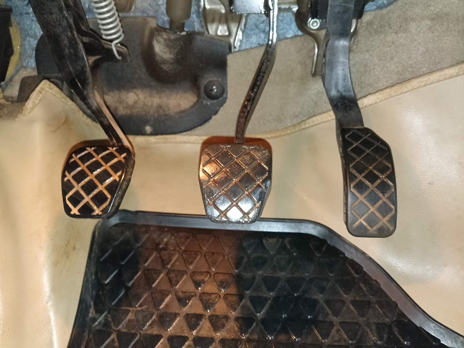 Used 2017 Volkswagen Polo Highline1.2L (P) Petrol Manual interior PEDALS VIEW