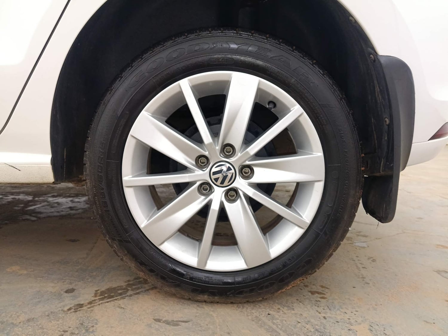 Used 2017 Volkswagen Polo Highline1.2L (P) Petrol Manual tyres LEFT REAR TYRE RIM VIEW