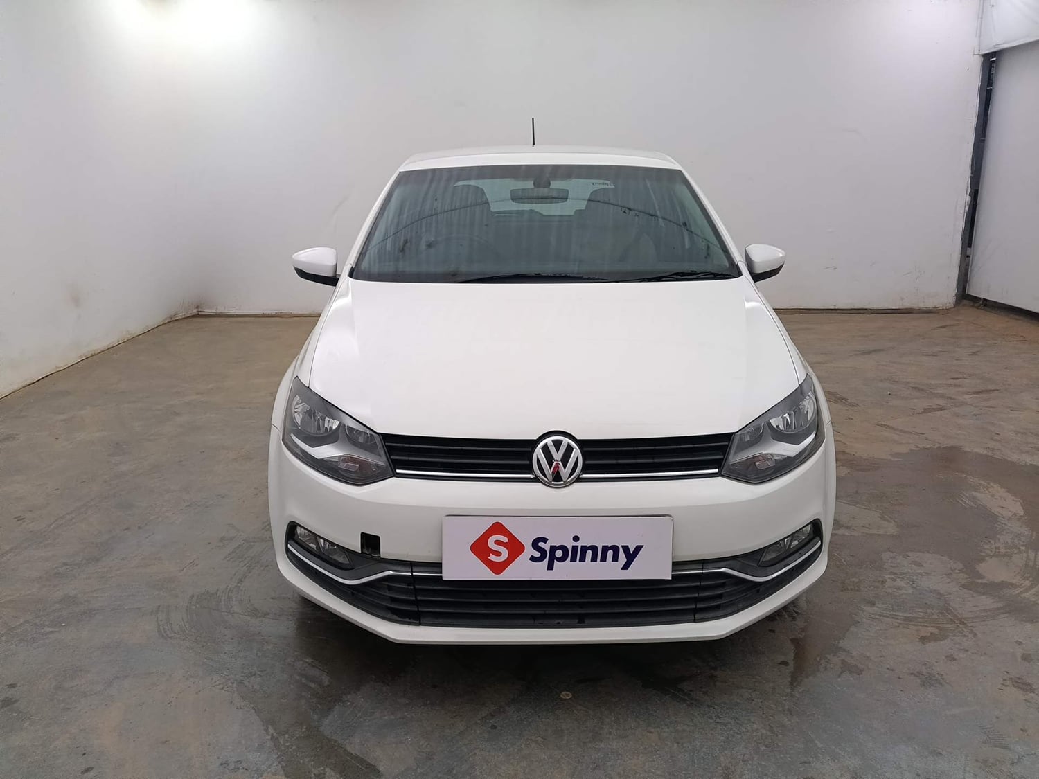 Used 2017 Volkswagen Polo Highline1.2L (P) Petrol Manual exterior FRONT VIEW