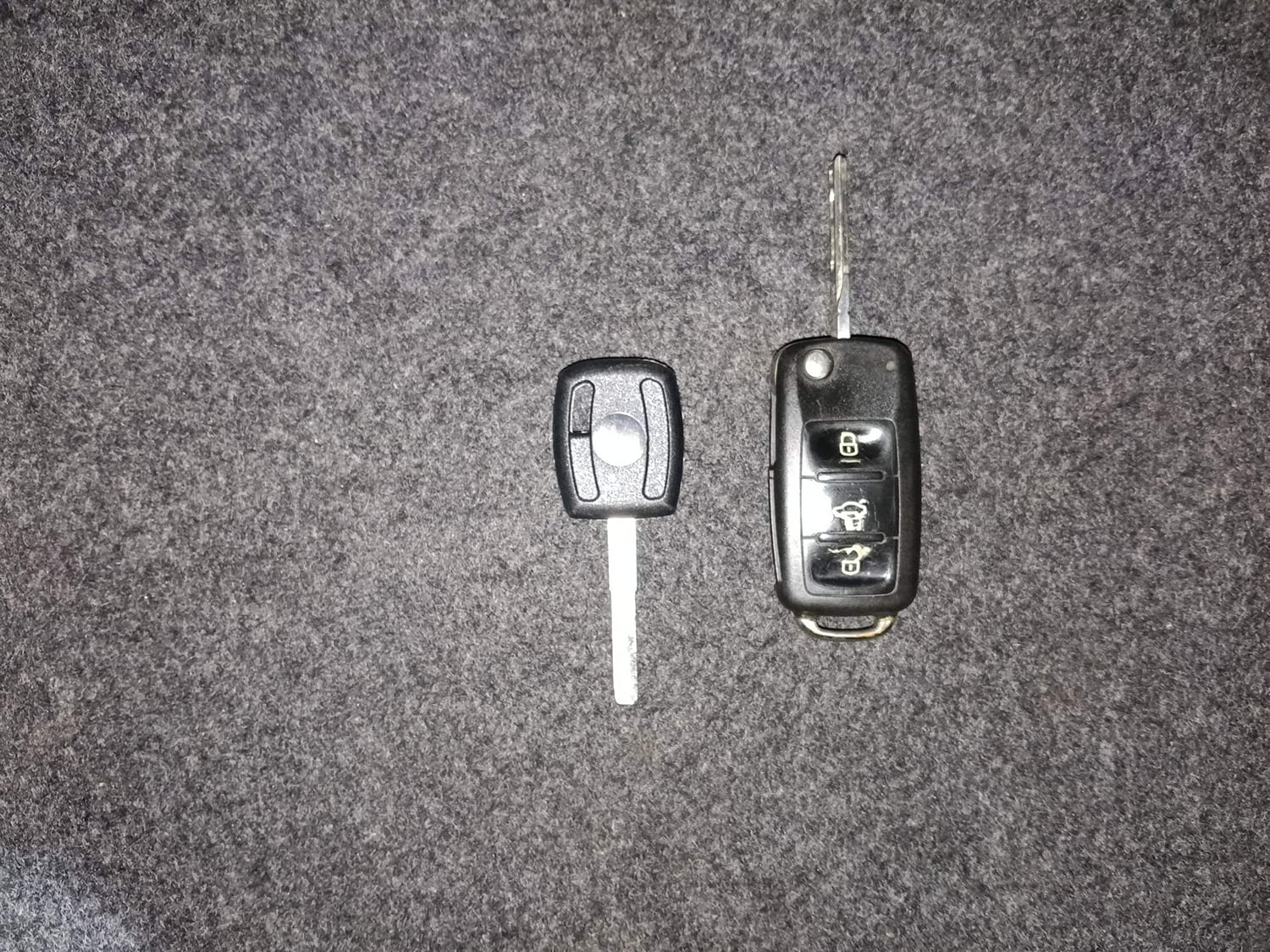 Used 2017 Volkswagen Polo Highline1.2L (P) Petrol Manual extra CAR KEY VIEW