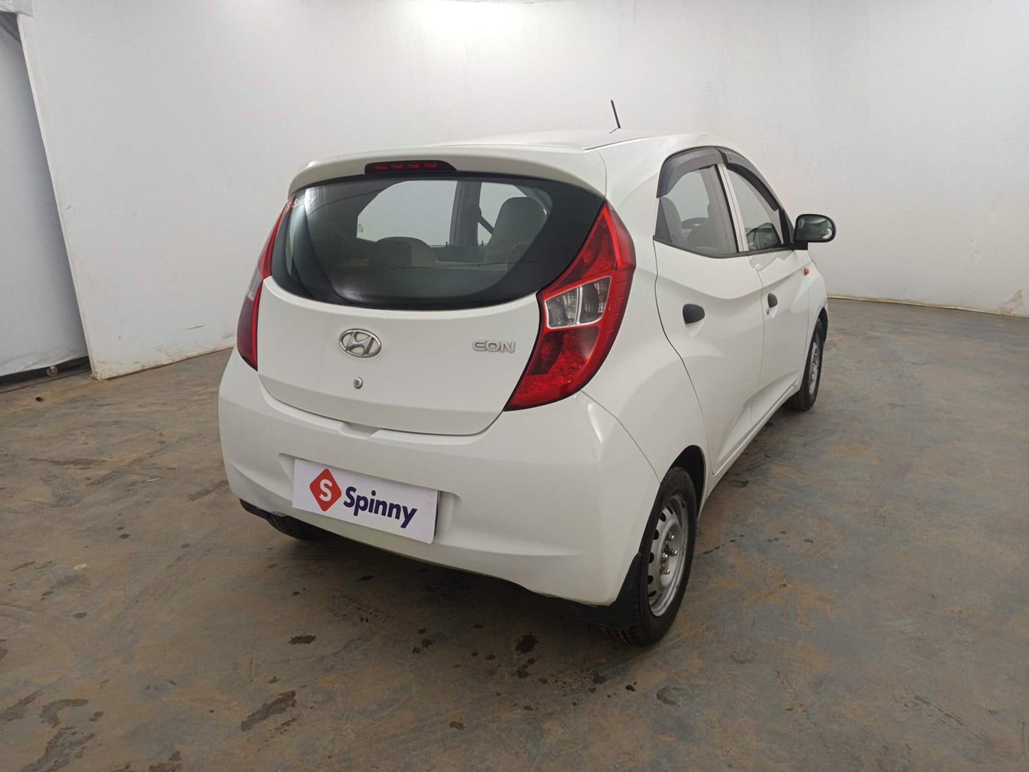 Used 2017 Hyundai Eon Era Petrol Manual exterior RIGHT REAR CORNER VIEW