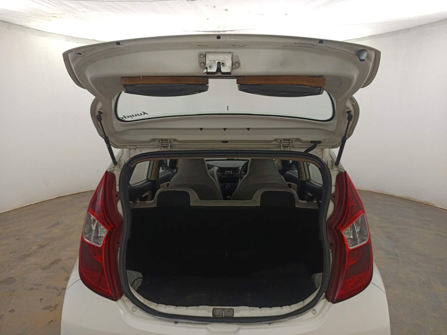 Used 2017 Hyundai Eon Era Petrol Manual interior DICKY DOOR OPEN VIEW