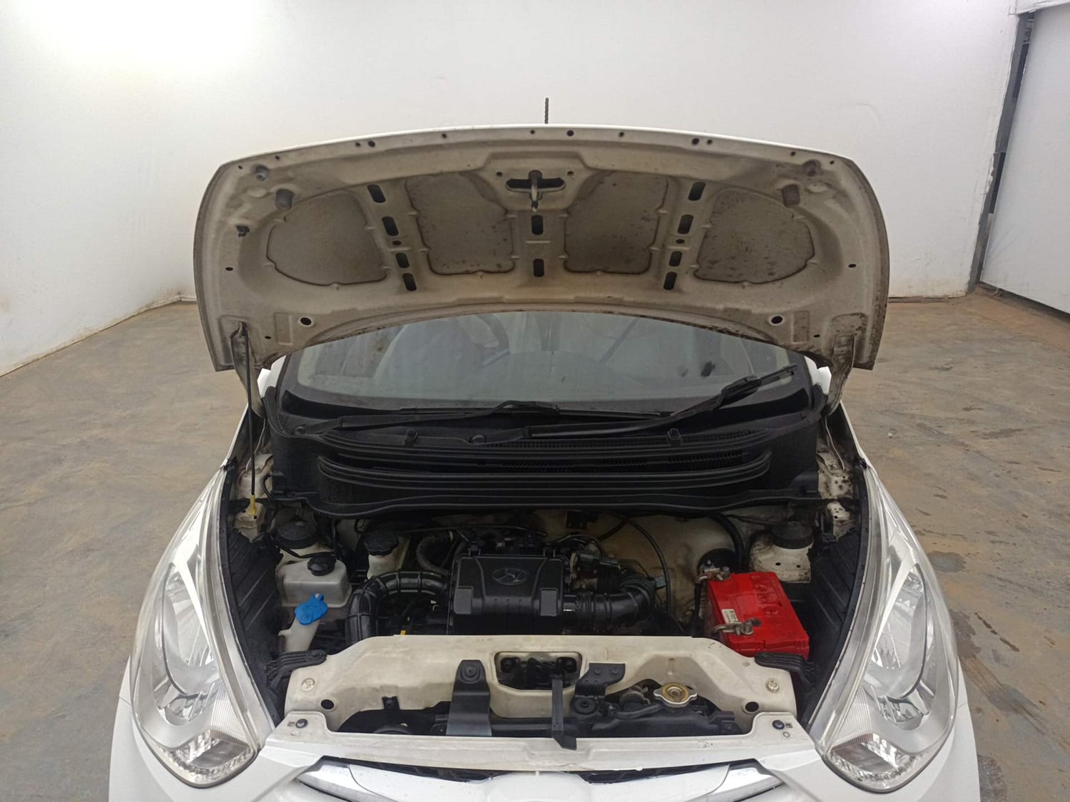 Used 2017 Hyundai Eon Era Petrol Manual engine ENGINE & BONNET OPEN FRONT VIEW